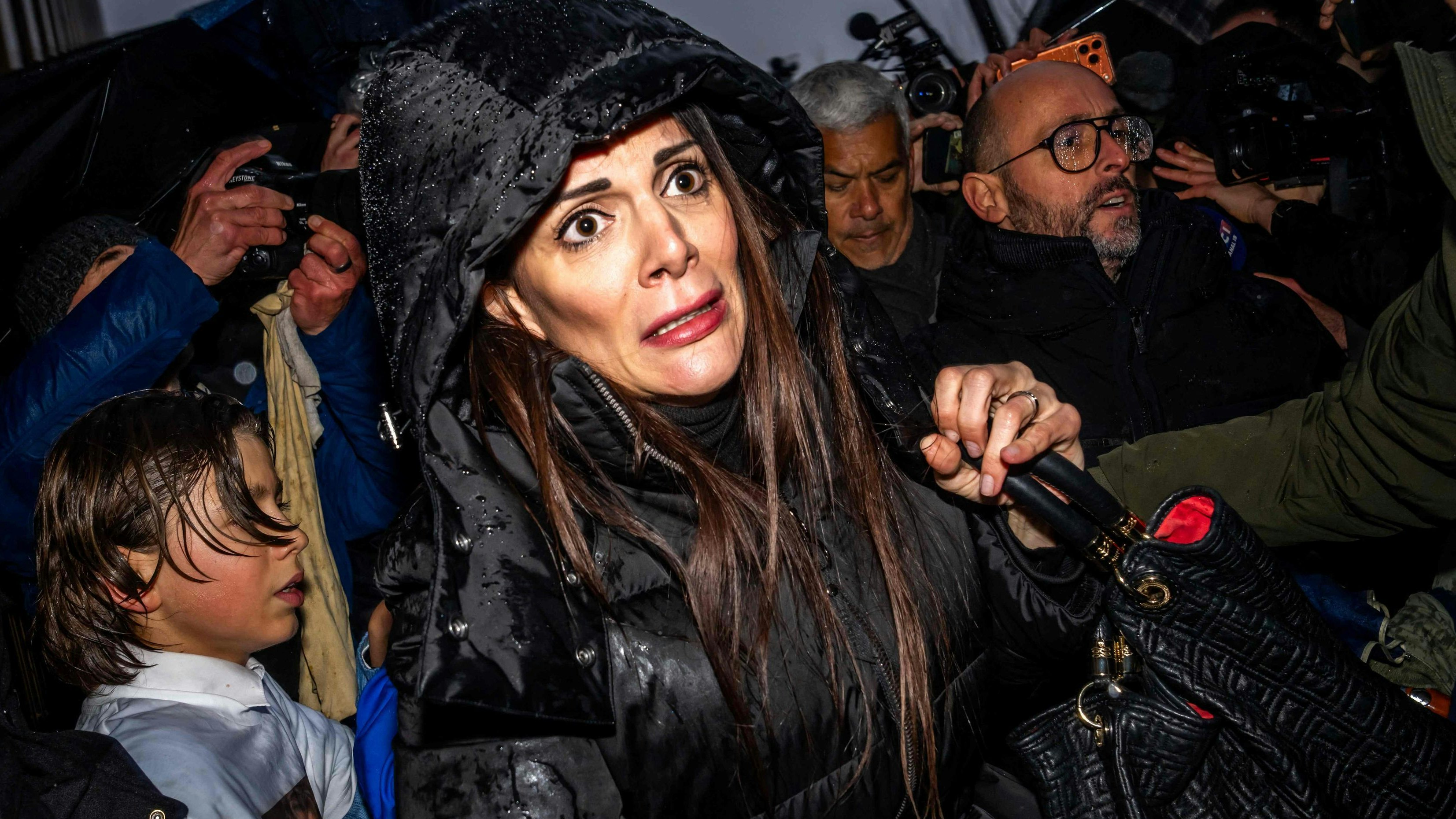 Heute.at - Neue Fotos: So wurde Bar in Crans-Montana zu Todesfalle