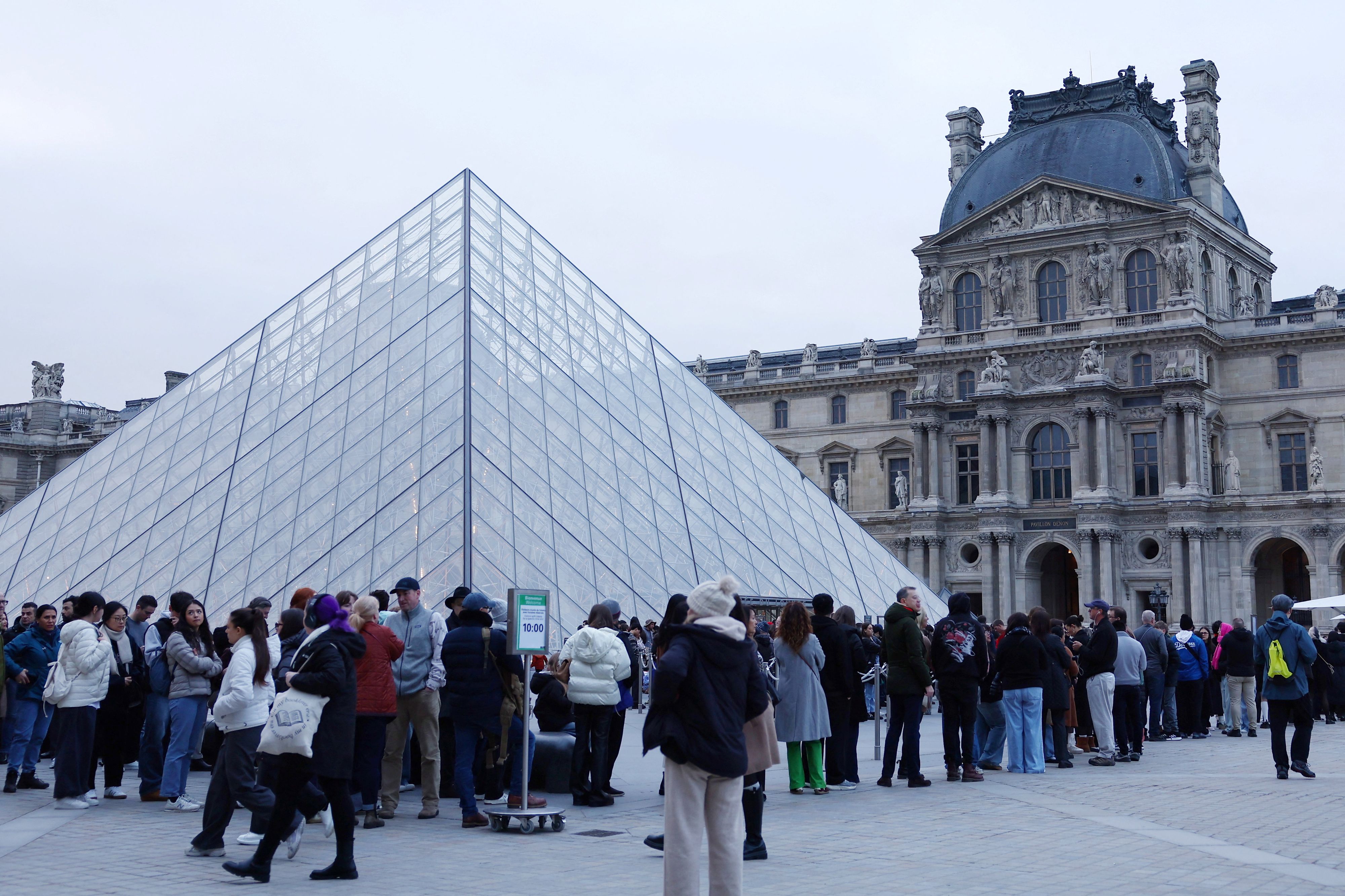 Im Louvre wurde ein massiver Ticketbetrug aufgedeckt.