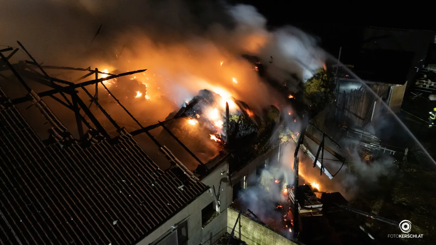 Der Vierkanthof stand in der Nacht auf Freitag in Vollbrand.