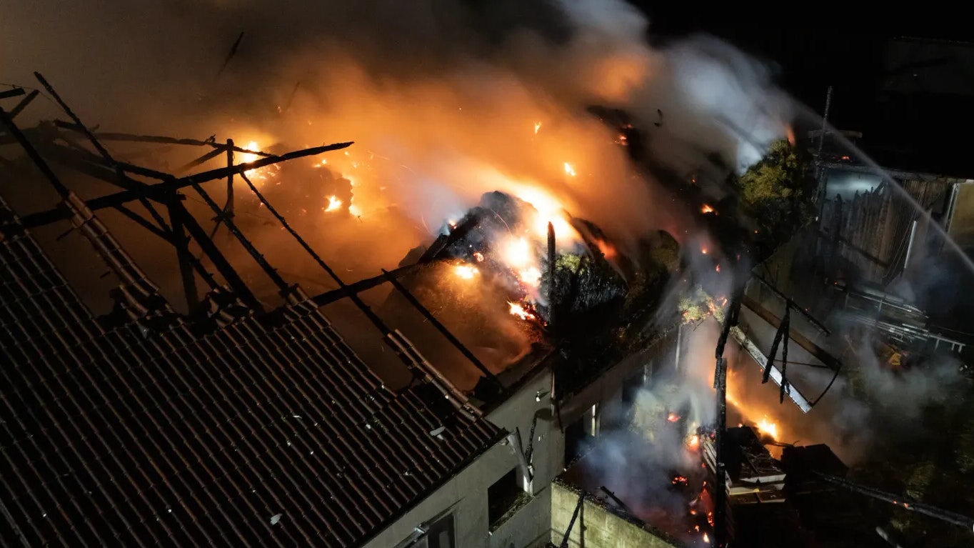 Der Vierkanthof stand in der Nacht auf Freitag in Vollbrand.