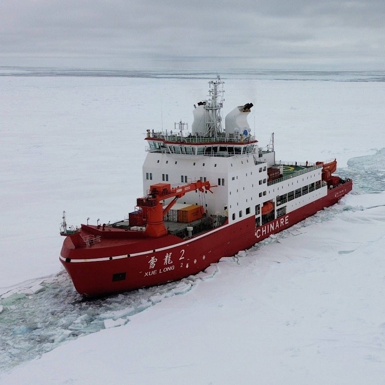 Der Klimawandel macht die Arktis zu einer interessanten Transportroute (der "Polaren Seidenstraße") – und zu einem militärischen Aufmarschgebiet. Die zunehmend enge Zusammenarbeit von China mit Russland beunruhigt viele im Westen. Die Hintergründe.