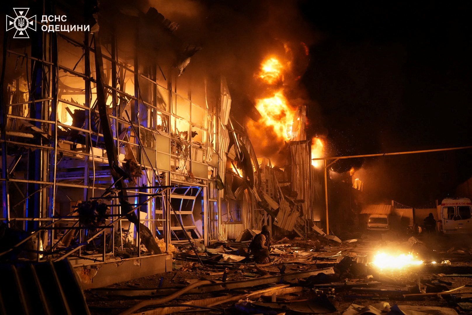 Allein in der südukrainischen Hafenstadt Odessa wurden nach Angaben des stellvertretenden Ministerpräsidenten Olexij Kuleba knapp 300.000 Menschen von der Strom- und Wasserversorgung abgeschnitten.