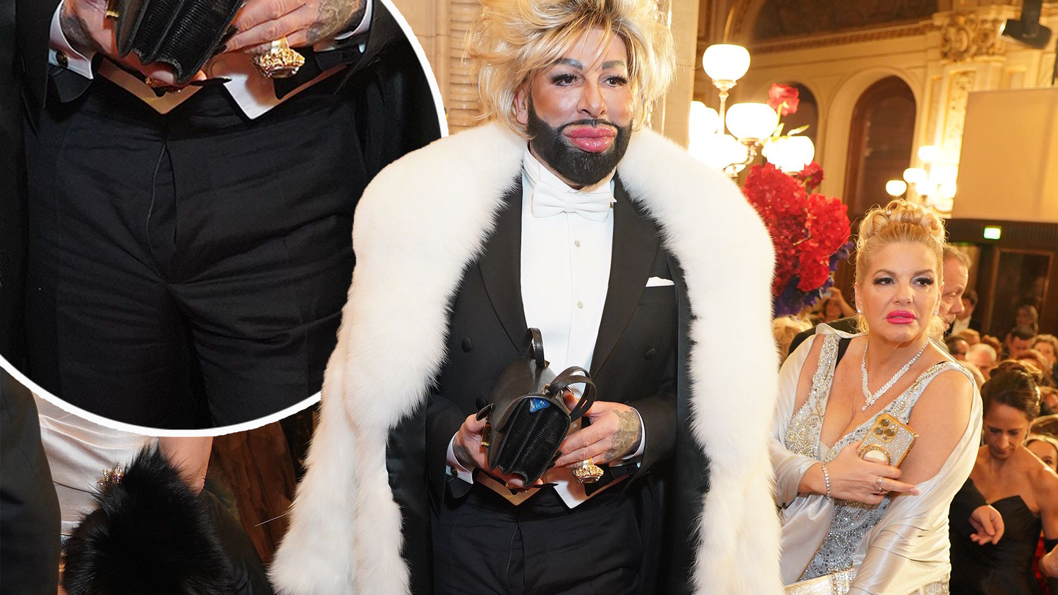 Modedesigner und Unternehmer Harald Glööckler auf der Feststiege des Opernballs 2026 trifft mit blonder Löwenmähne, viel Lipgloss und offenem Hosenstall ein.