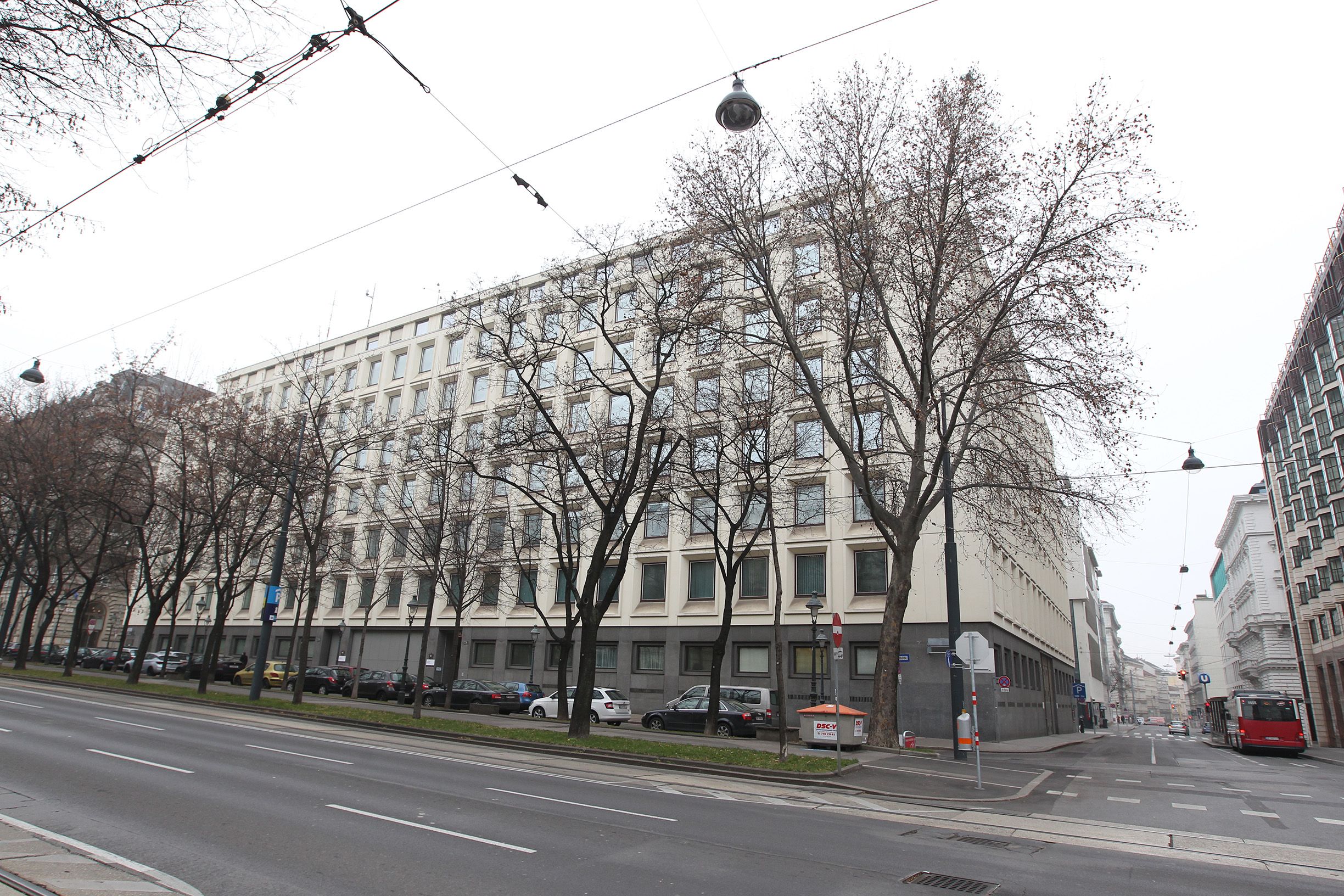 Die Beamtin ist wieder im Dienst. 