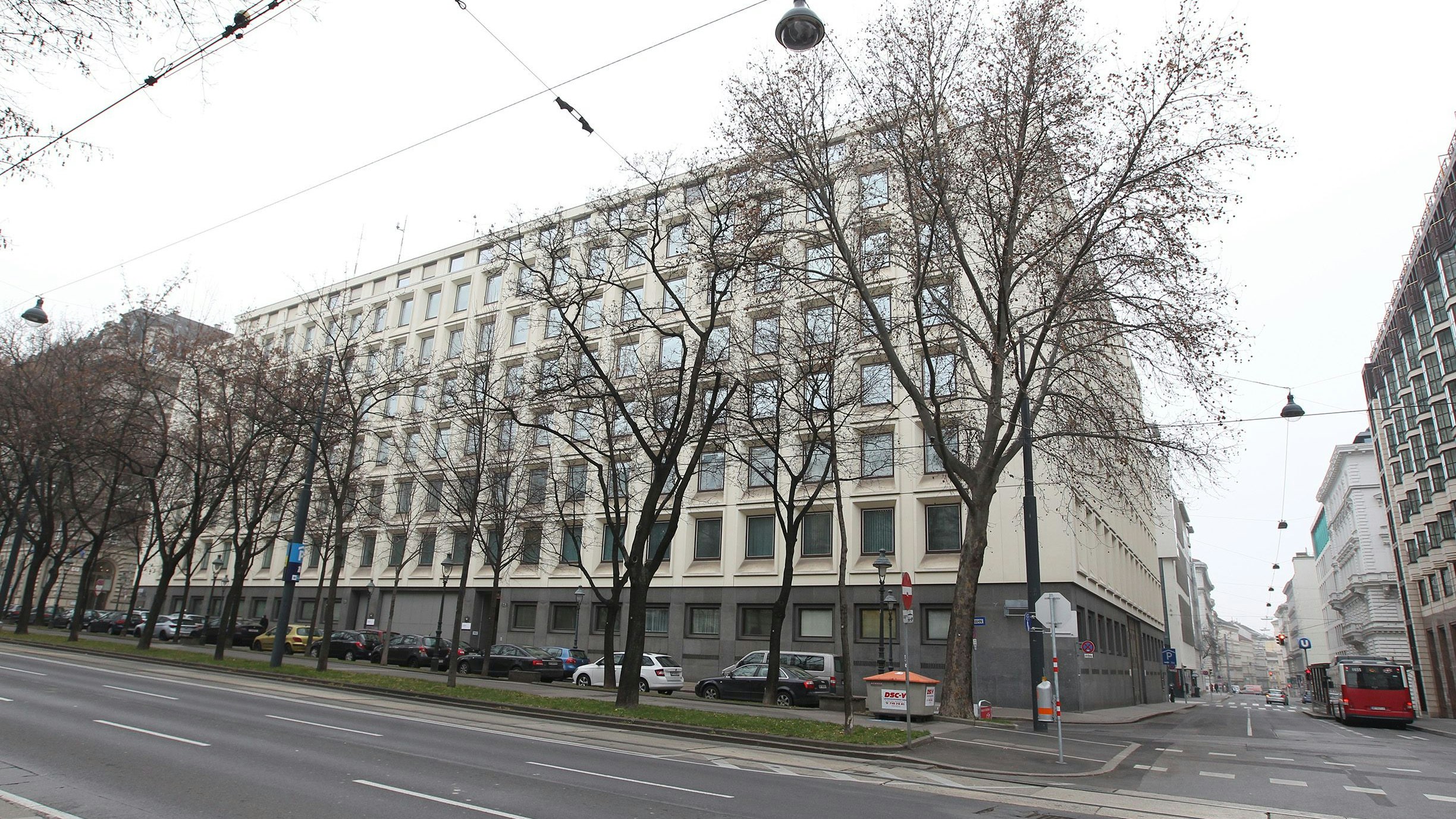 Heute.at - Wegen NS-Chats verurteilte Polizistin wieder im Dienst