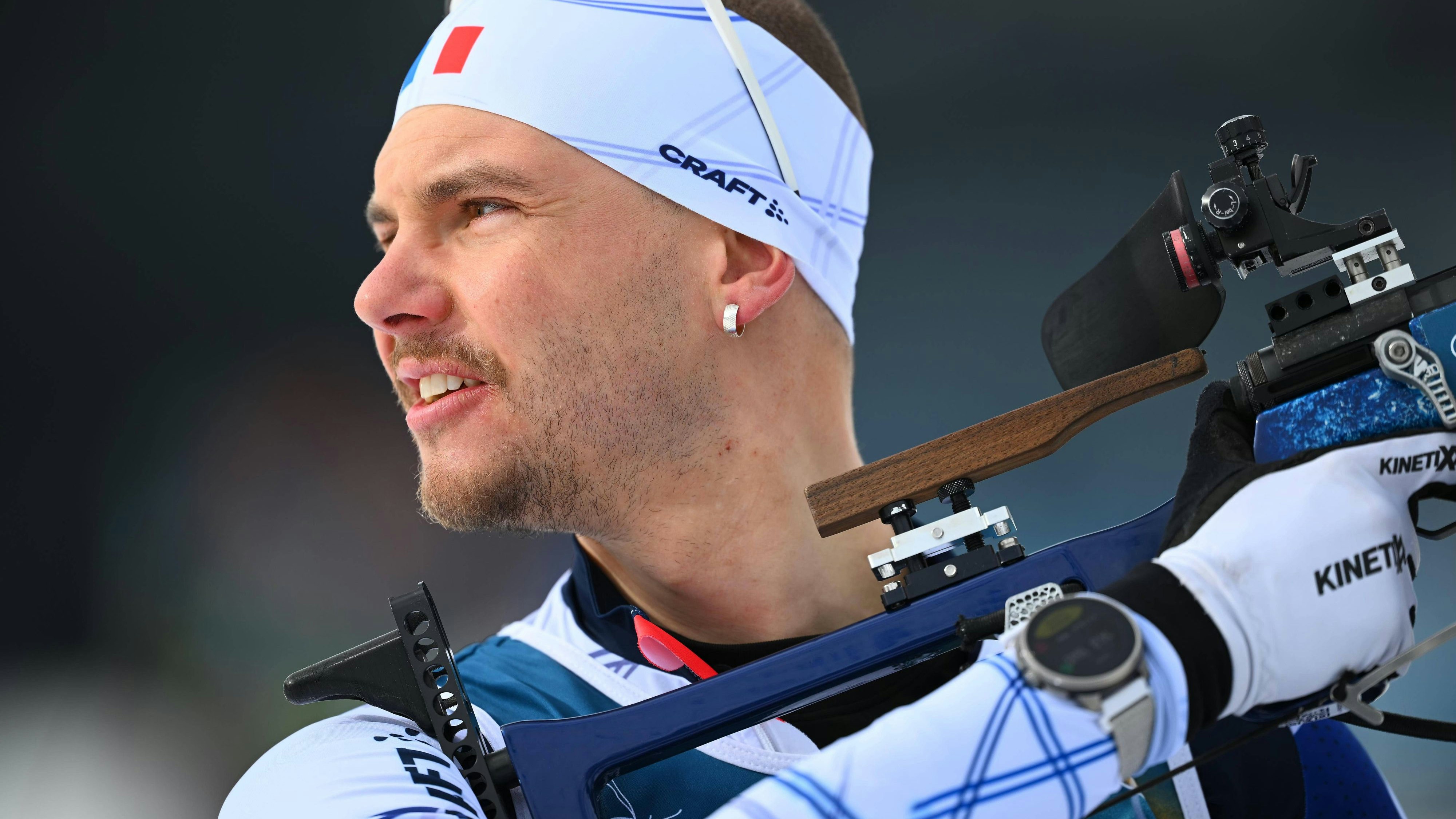 Emoilien Jacquelin stichelt gegen Norwegen-Star Sturla Holm Laegreid. 