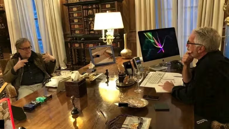 Steve Bannon wolle mit Epsteins Hilfes Papst Franziskus stürzen. 