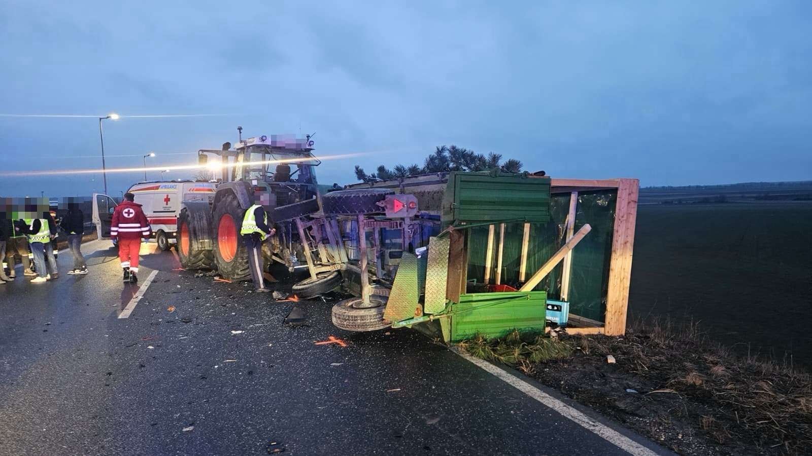 Fünf Personen wurden bei dem Unfall zum Teil schwer verletzt. 