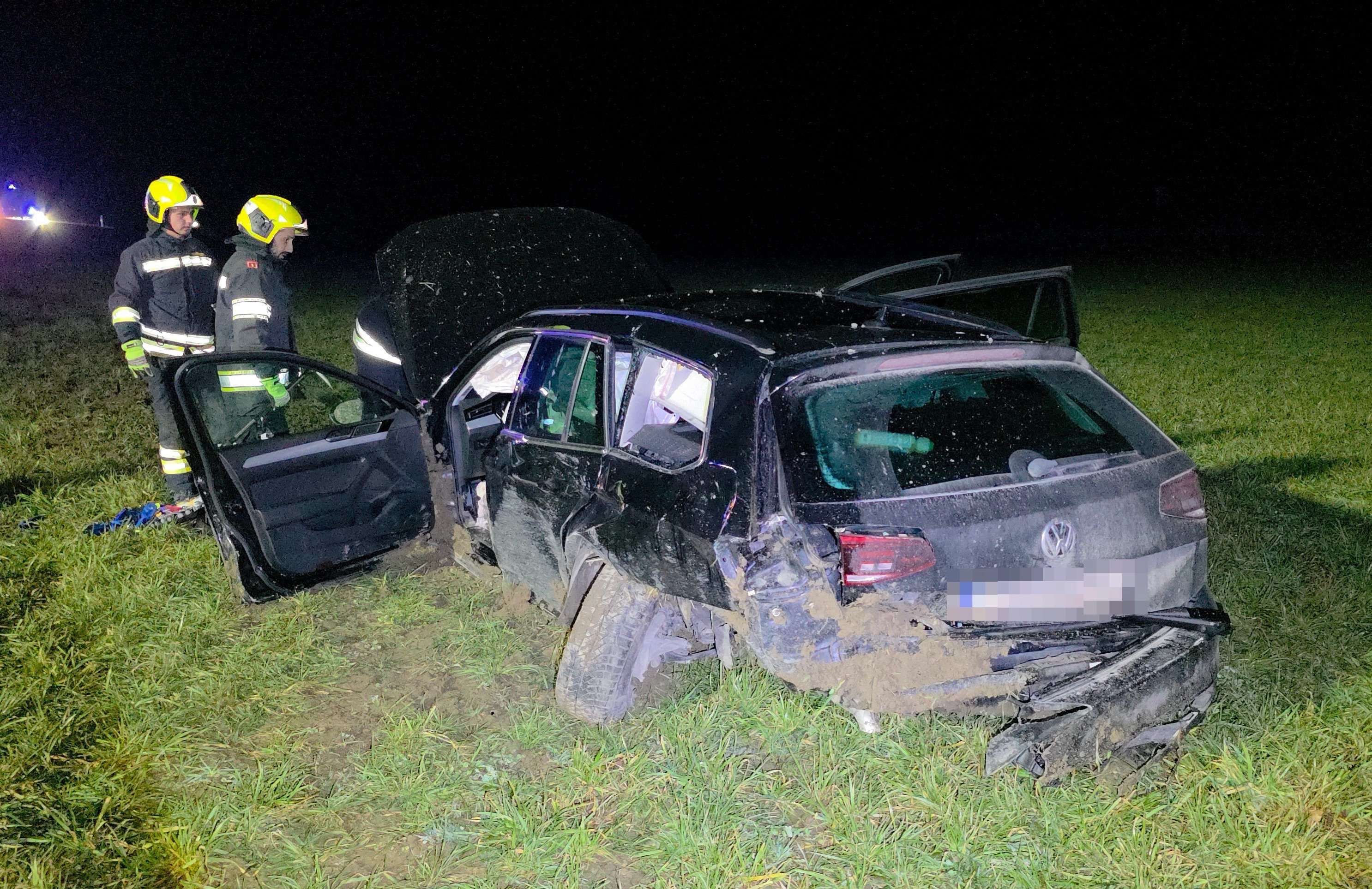 Der Lenker wurde bei dem Unfall verletzt.