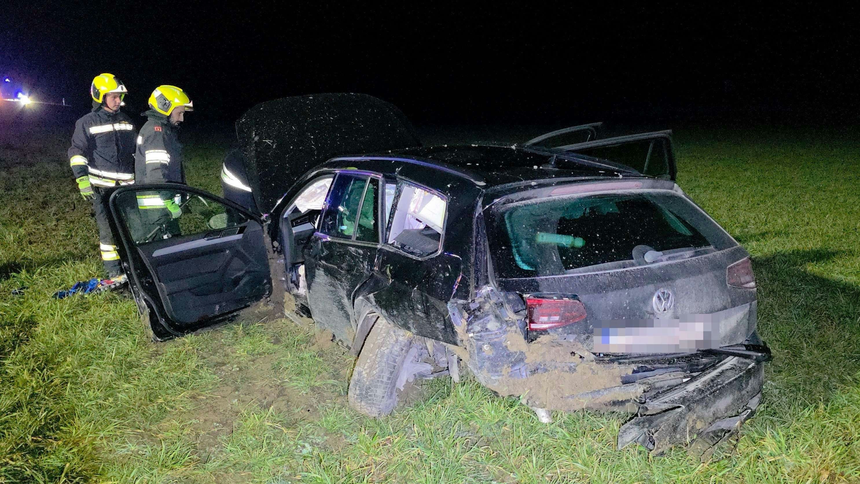 Der Lenker wurde bei dem Unfall verletzt.