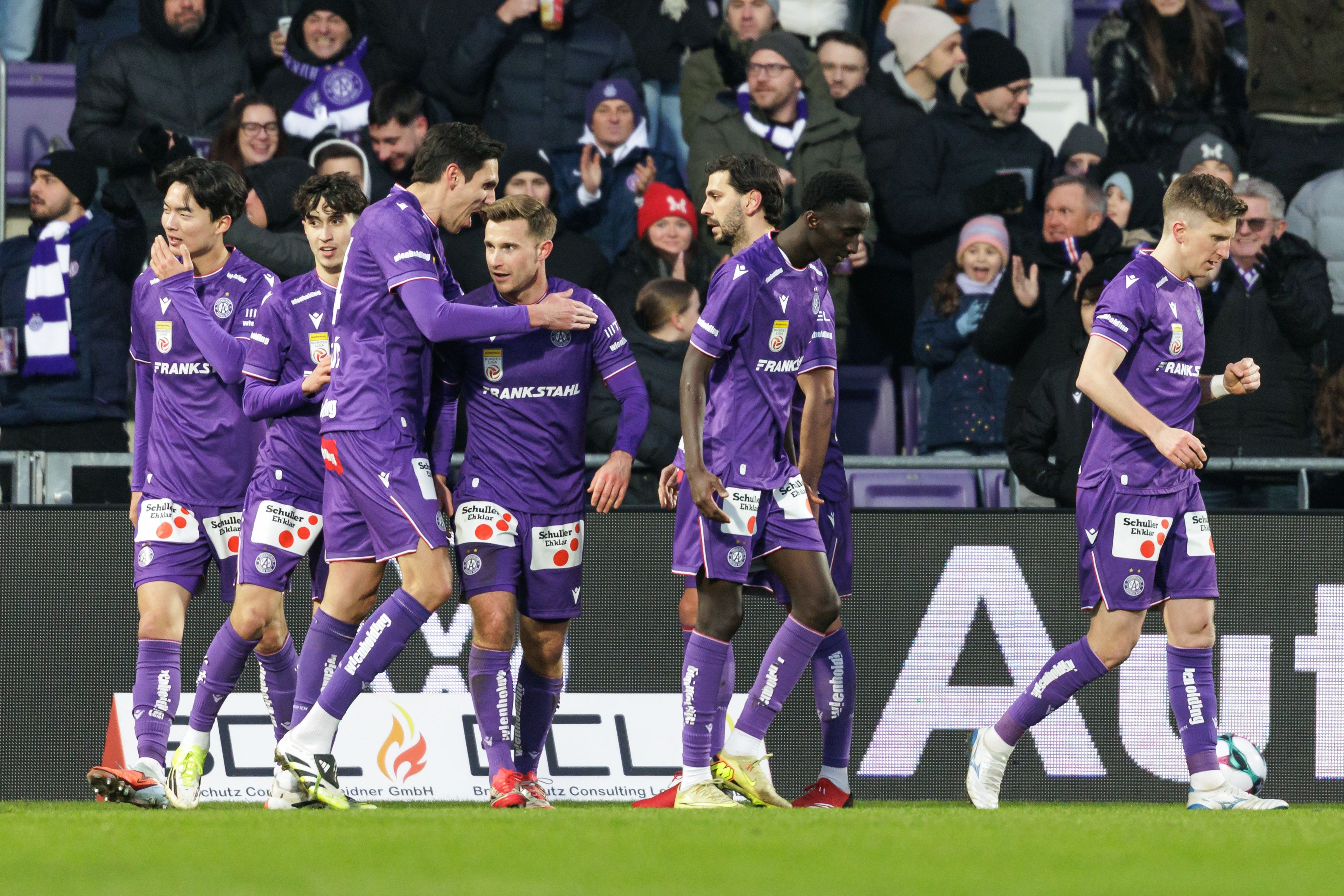 Die Austria jubelt über den Derby-Sieg.