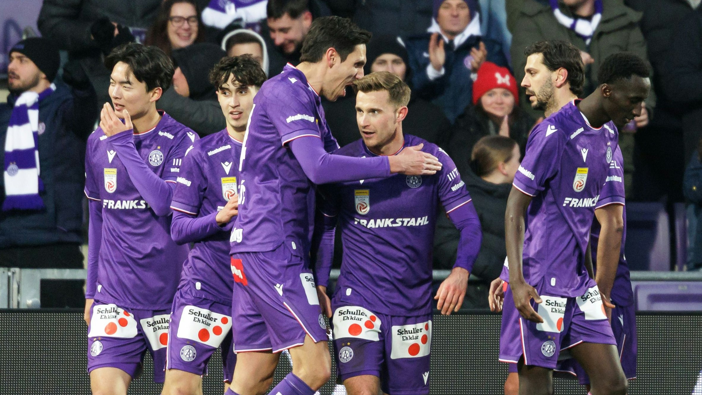 Die Austria jubelt über den Derby-Sieg.