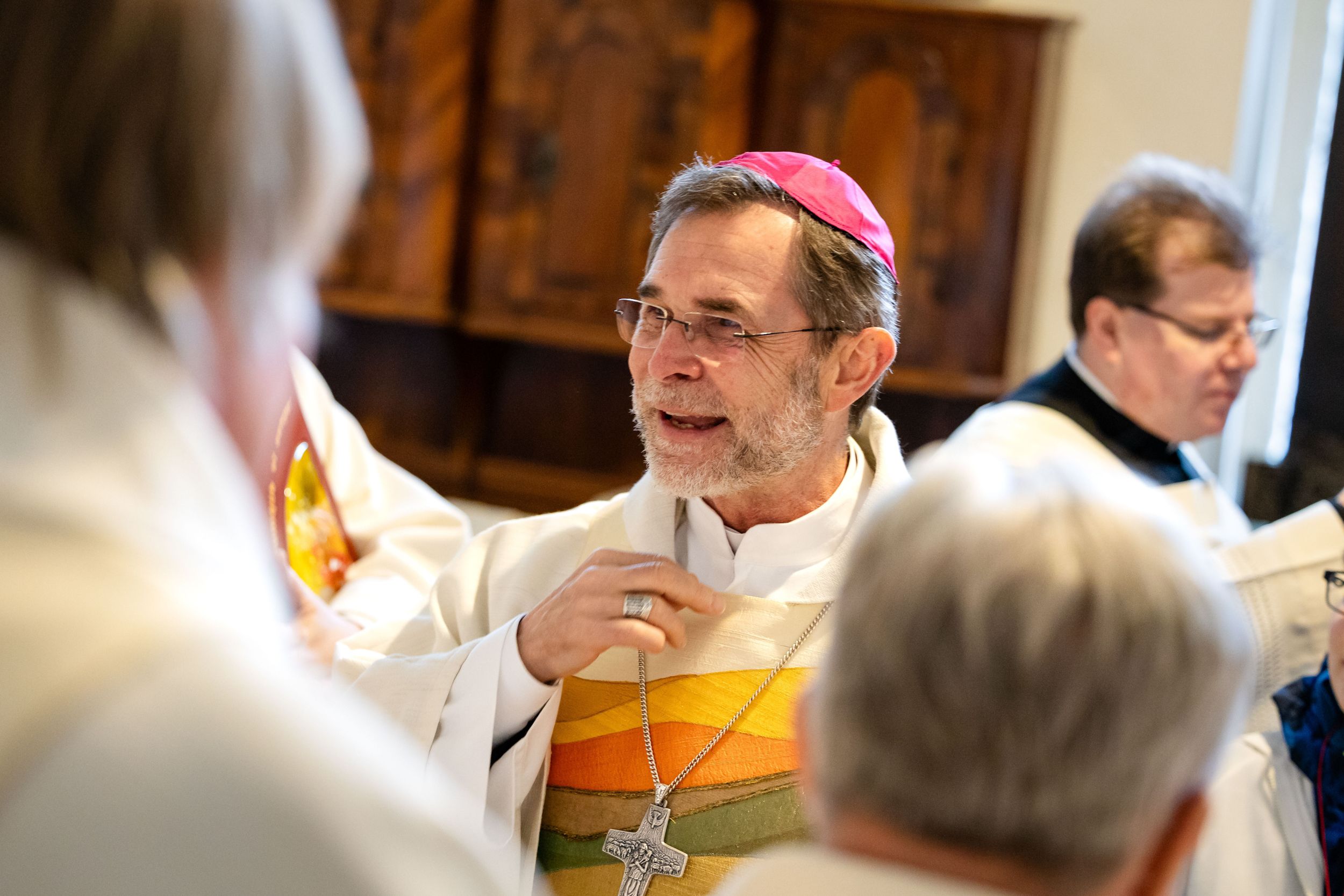 Großer Andrang bei den ersten Gottesdiensten von Erzbischof Grünwidl in Wiener Neustadt und Wullersdorf.