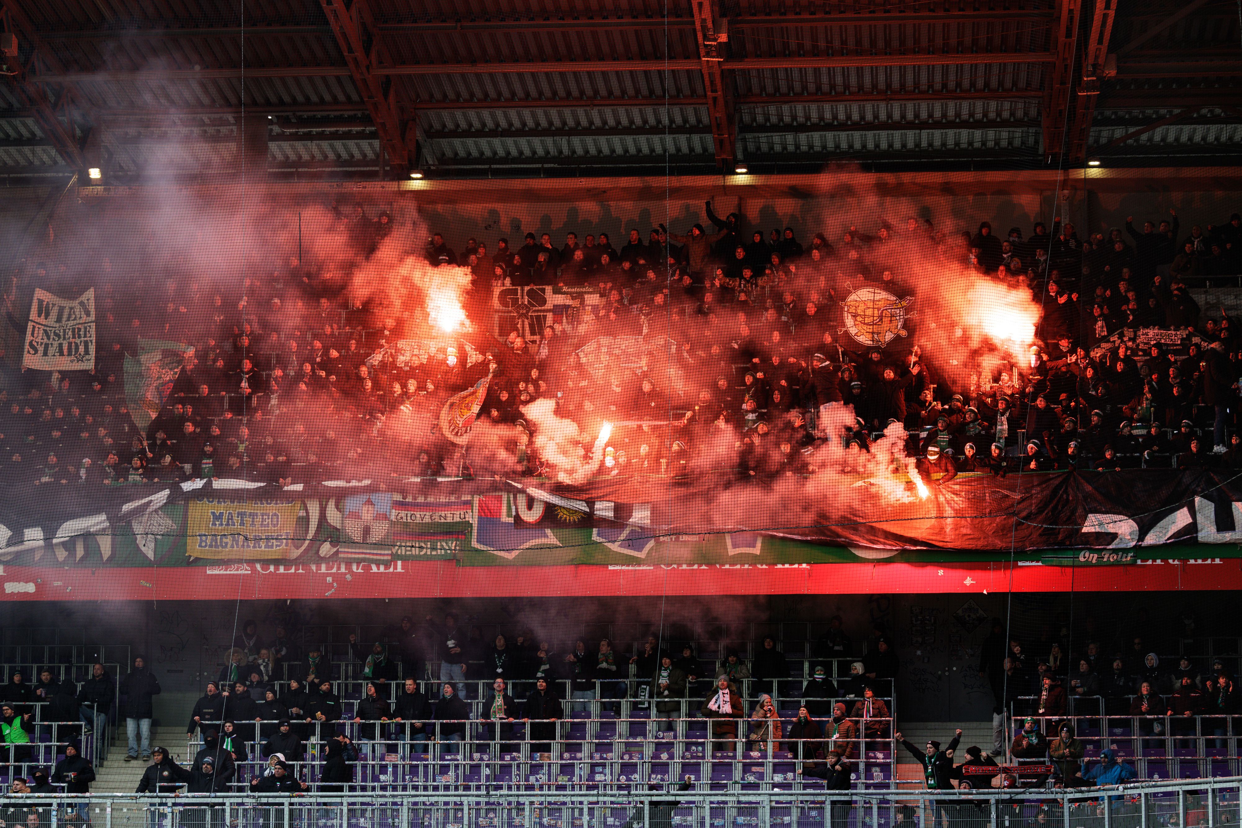 Die Rapid-Fans zündelten.