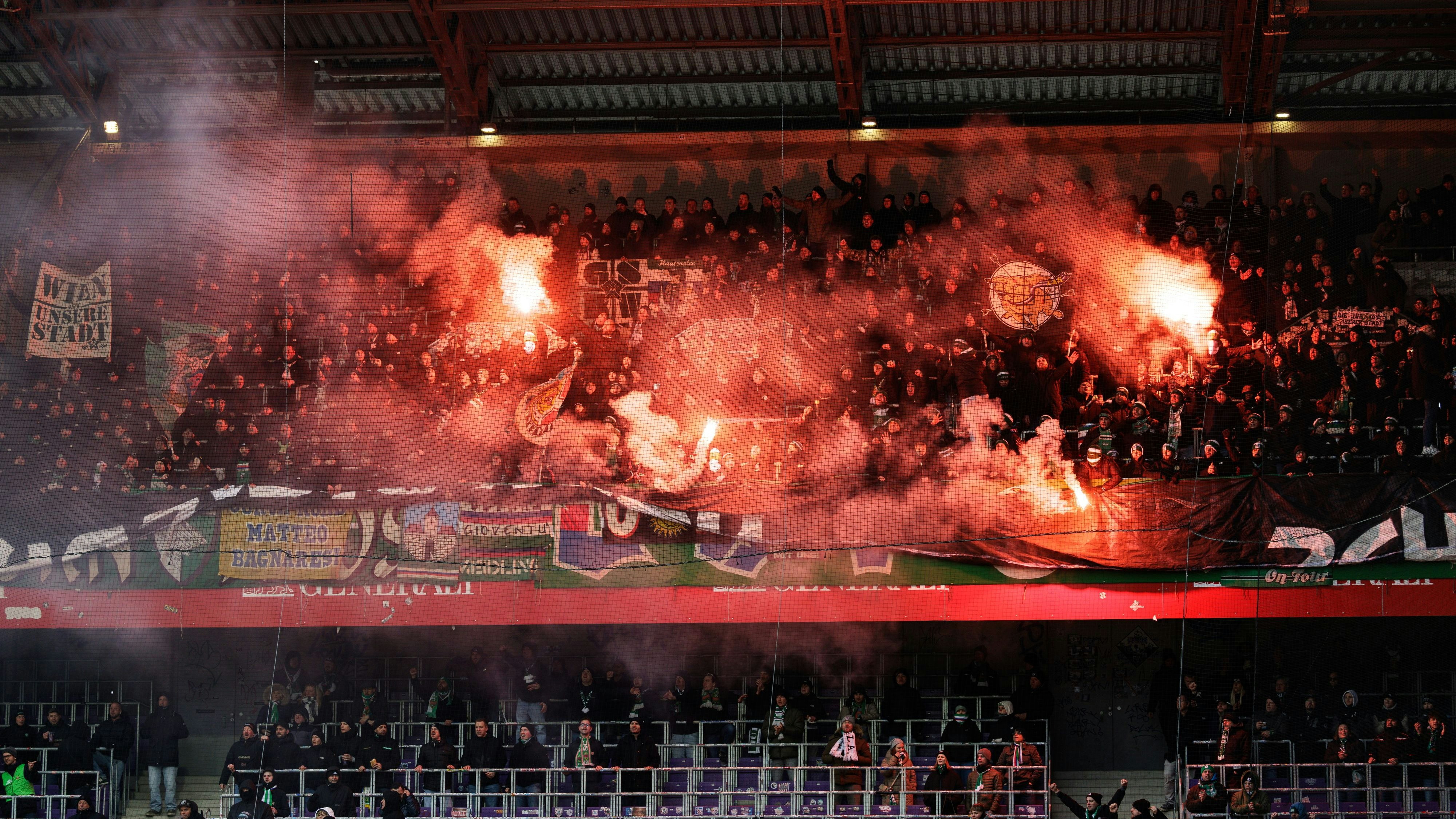 Die Rapid-Fans zündelten.