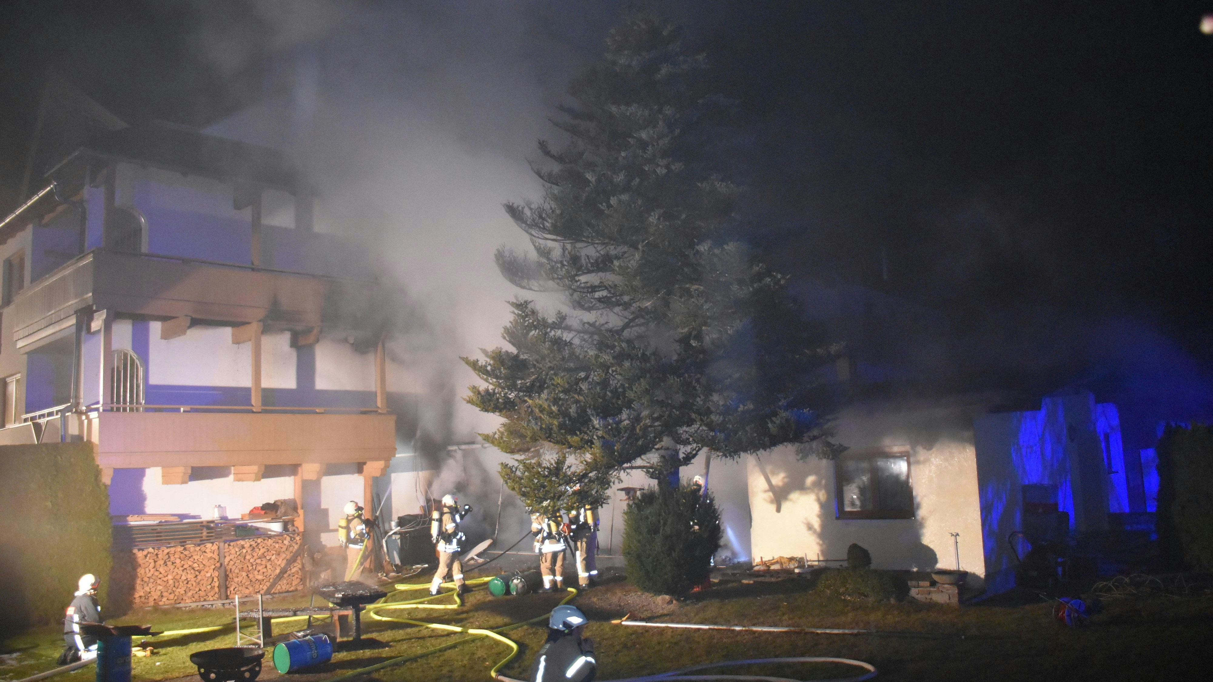 Heute.at - Flammen-Inferno – Wohnhaus komplett zerstört