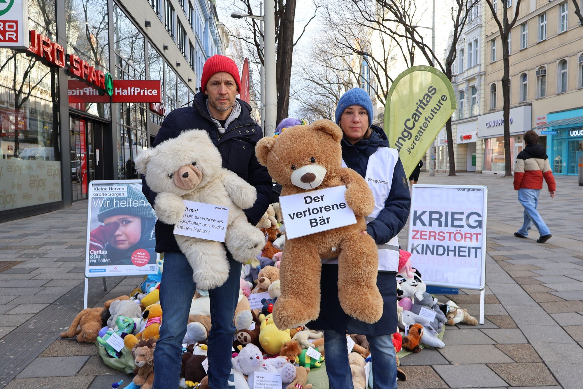 Heute.at - Teddybär sucht Kind – Aktion für Kinder aus der Ukraine