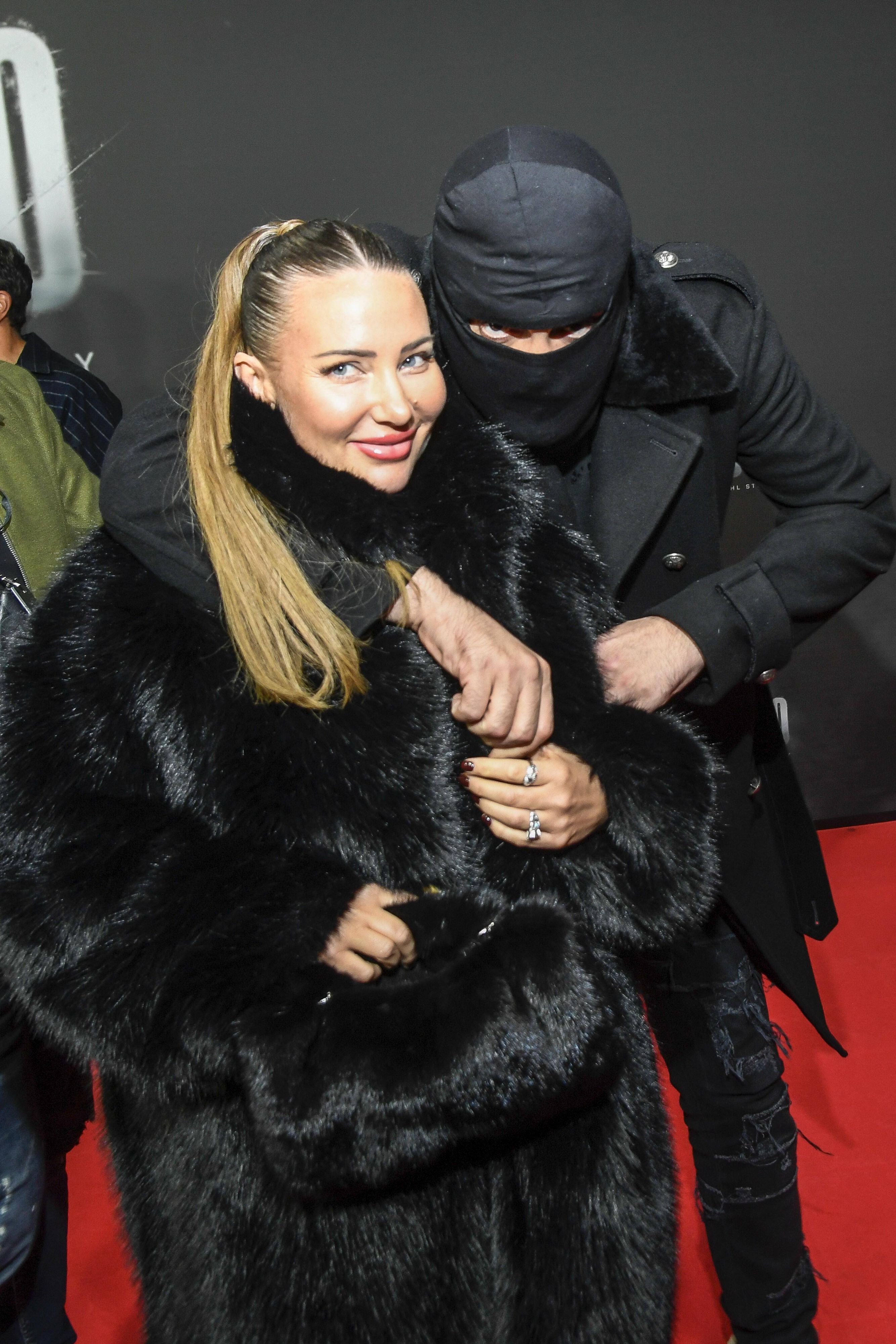 Nina und Aykut Anhan auf dem roten Teppich der Netflix-Premiere&nbsp;von 