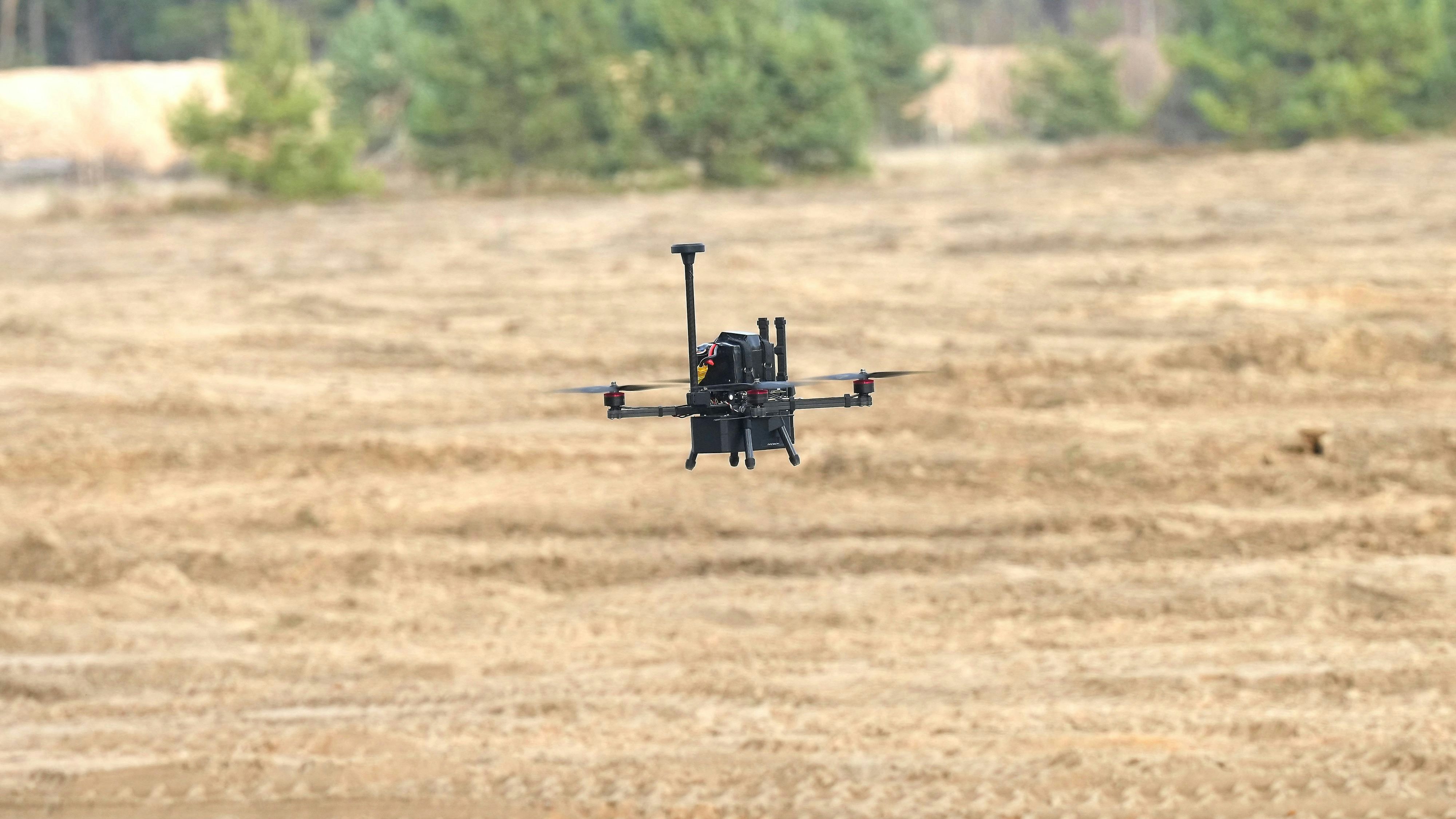 Im Rahmen einer NATO-Übung konnte ein kleines Team von Drohnen-Piloten gleich zwei Bataillone kampfunfähig machen. Symbolbild.