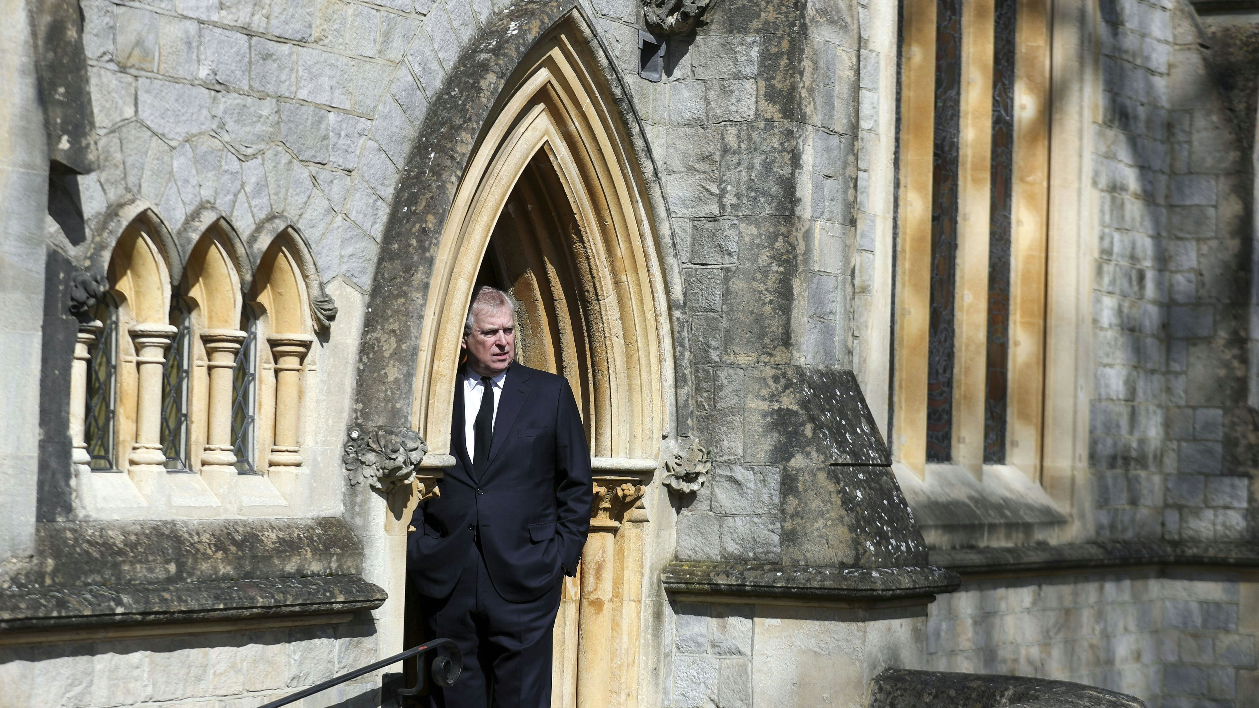  Bilder des Jahres 2021, Entertainment 04 April Entertainment Themen der Woche KW14 Entertainment Bilder des Tages . 11/04/2021. Windsor, United Kingdom. Prince Andrew, the Duke of York , attends a church service at the Royal Chapel of All Saints at Royal Lodge, Windsor, following the death of Prince Philip , the Duke of Edinburgh. PUBLICATIONxINxGERxSUIxAUTxHUNxONLY xPoolx/xi-Imagesx IIM-22110-0019