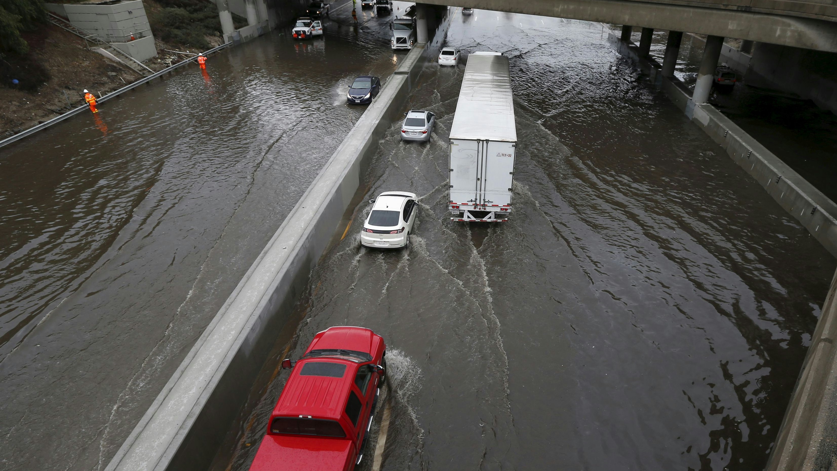 A view of the flooded 5 freeway after an El Nino-strengthened storm brought rain to Los Angeles, California, United States, January 6, 2016. REUTERS/Lucy Nicholson