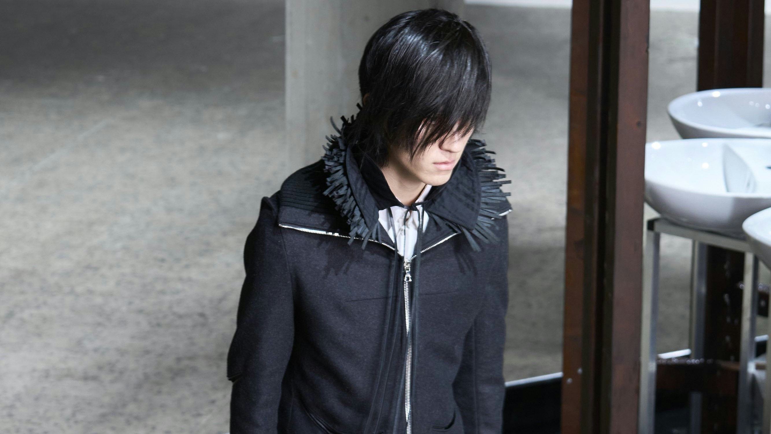 In den Looks der Herbst-Winter-Show von SF1OG sah man erst kürzlich auf der Berlin Fashion Week wieder Emo-Frisuren. 