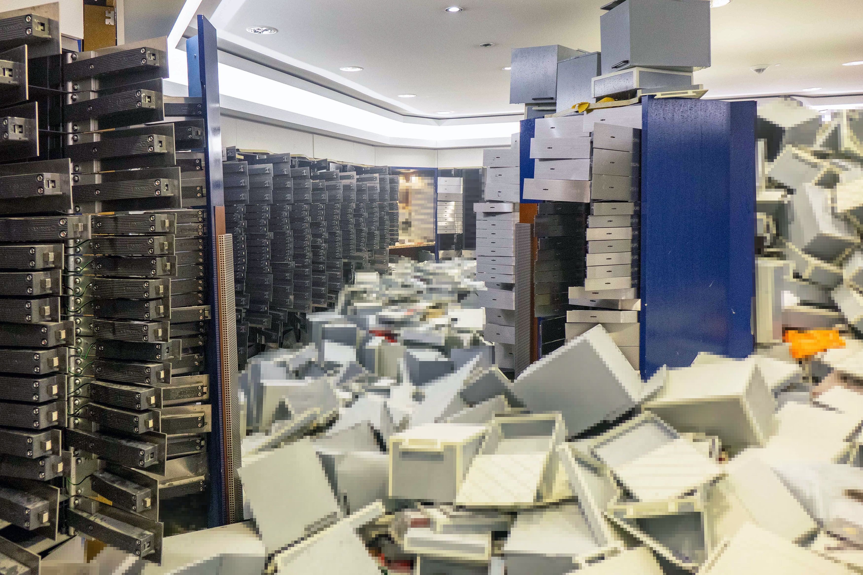 Heute.at - Das Protokoll: So räumte Bande 3.083 Schließfächer aus