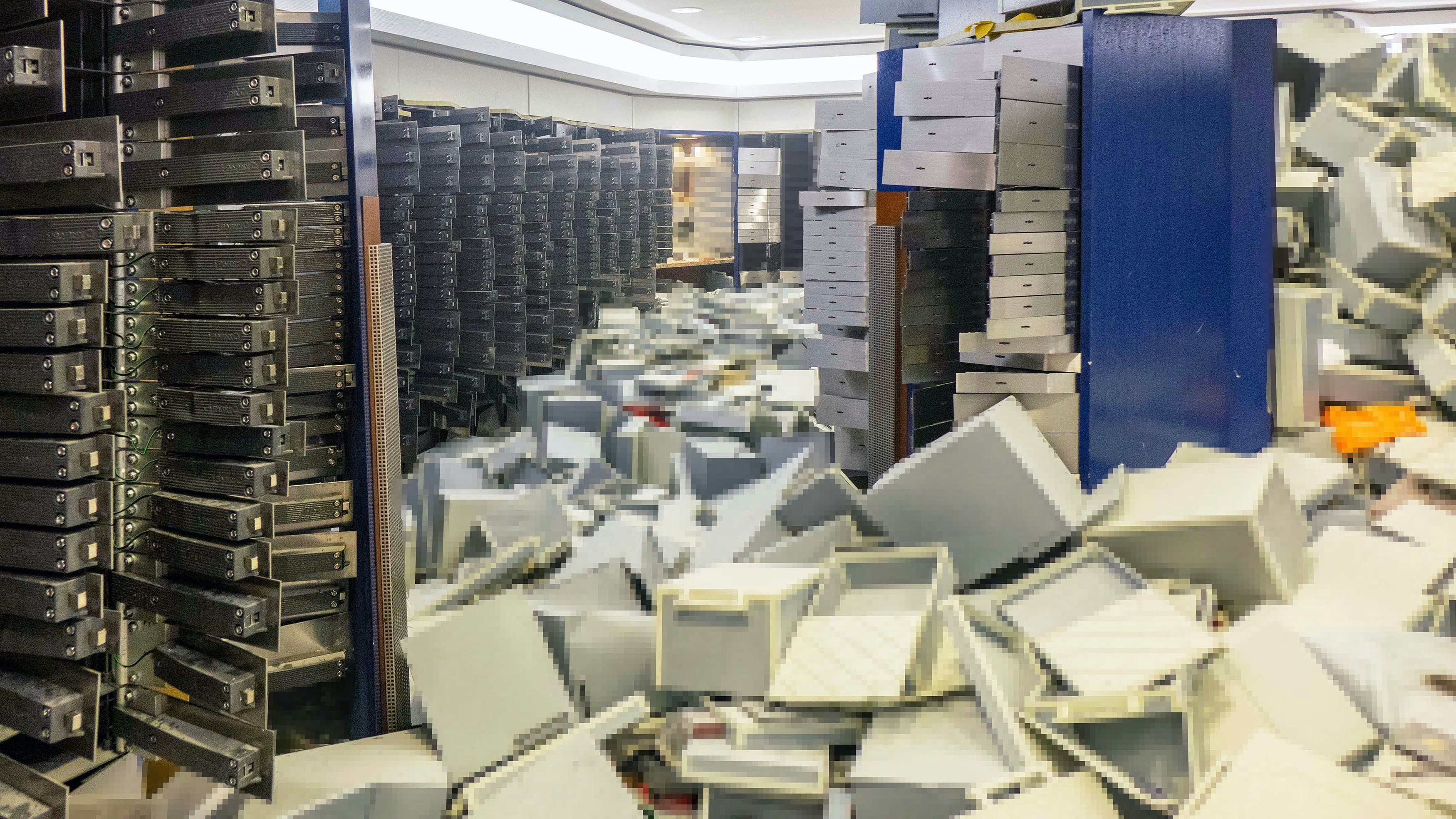 Heute.at - Das Protokoll: So räumte Bande 3.083 Schließfächer aus