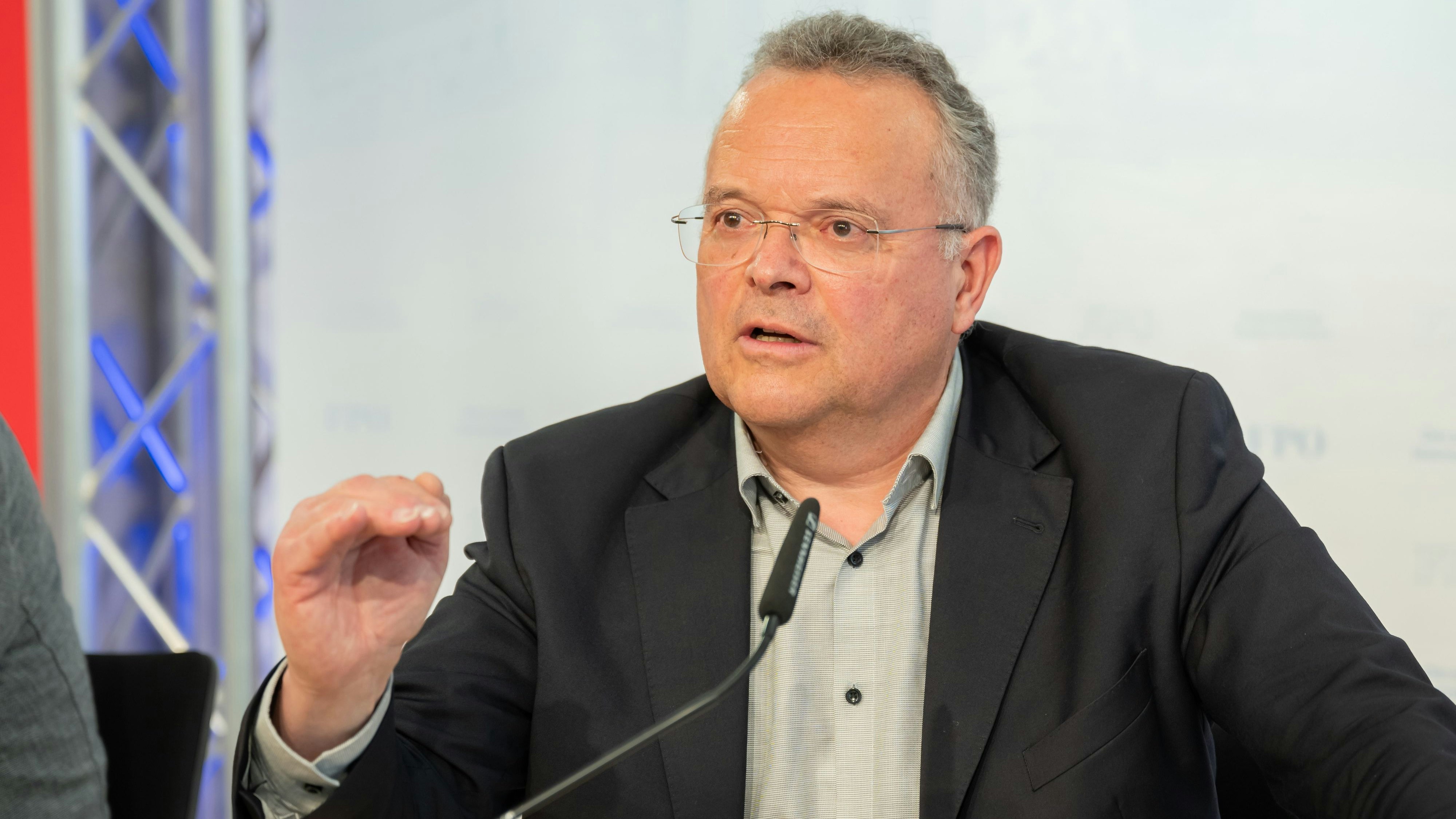 FPÖ-EU-Parlamentarier Gerald Hauser setzt sich ebenfalls für Einheimischentarife ein.