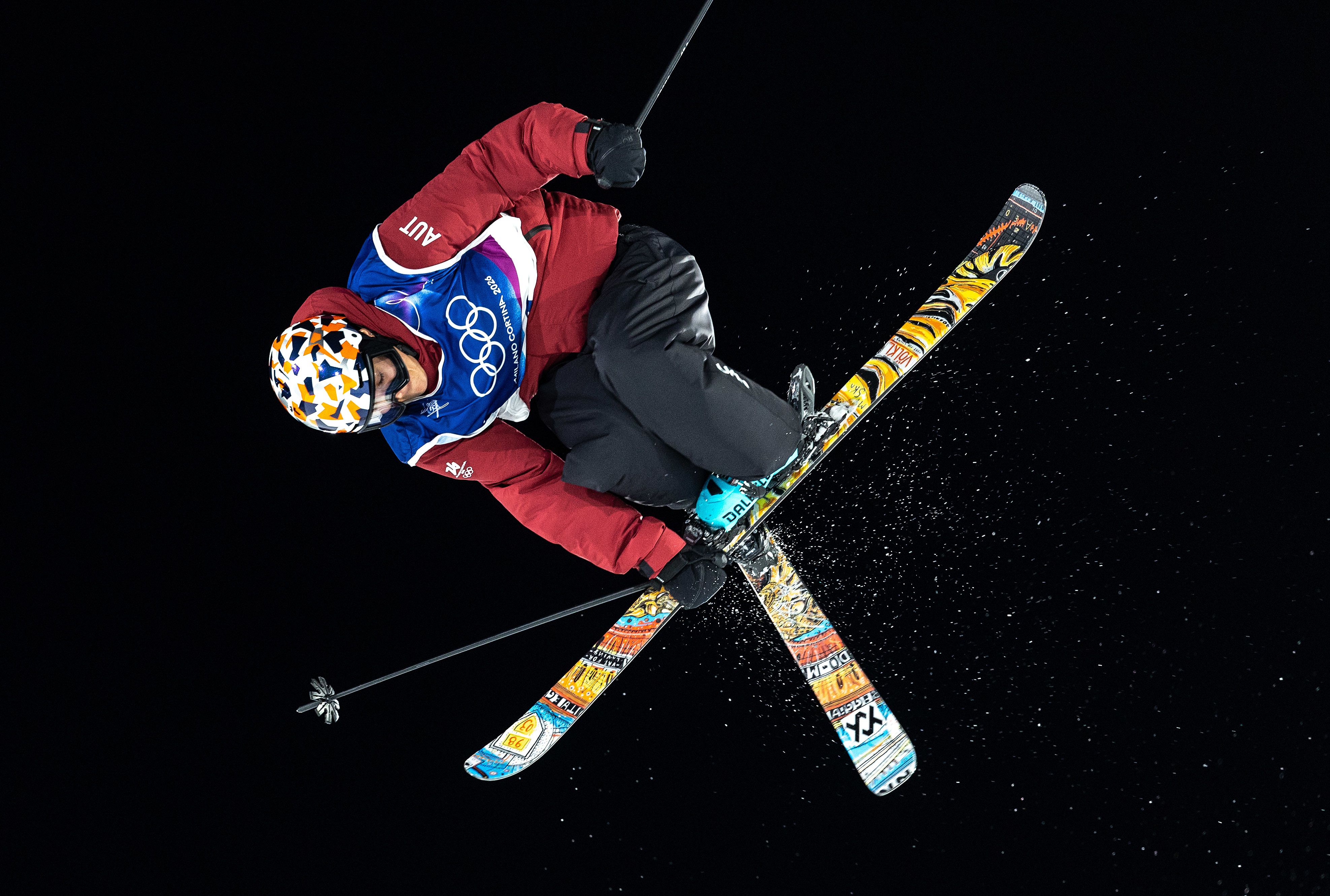 Lara Wolf wirbelt in Livigno durch die Luft.