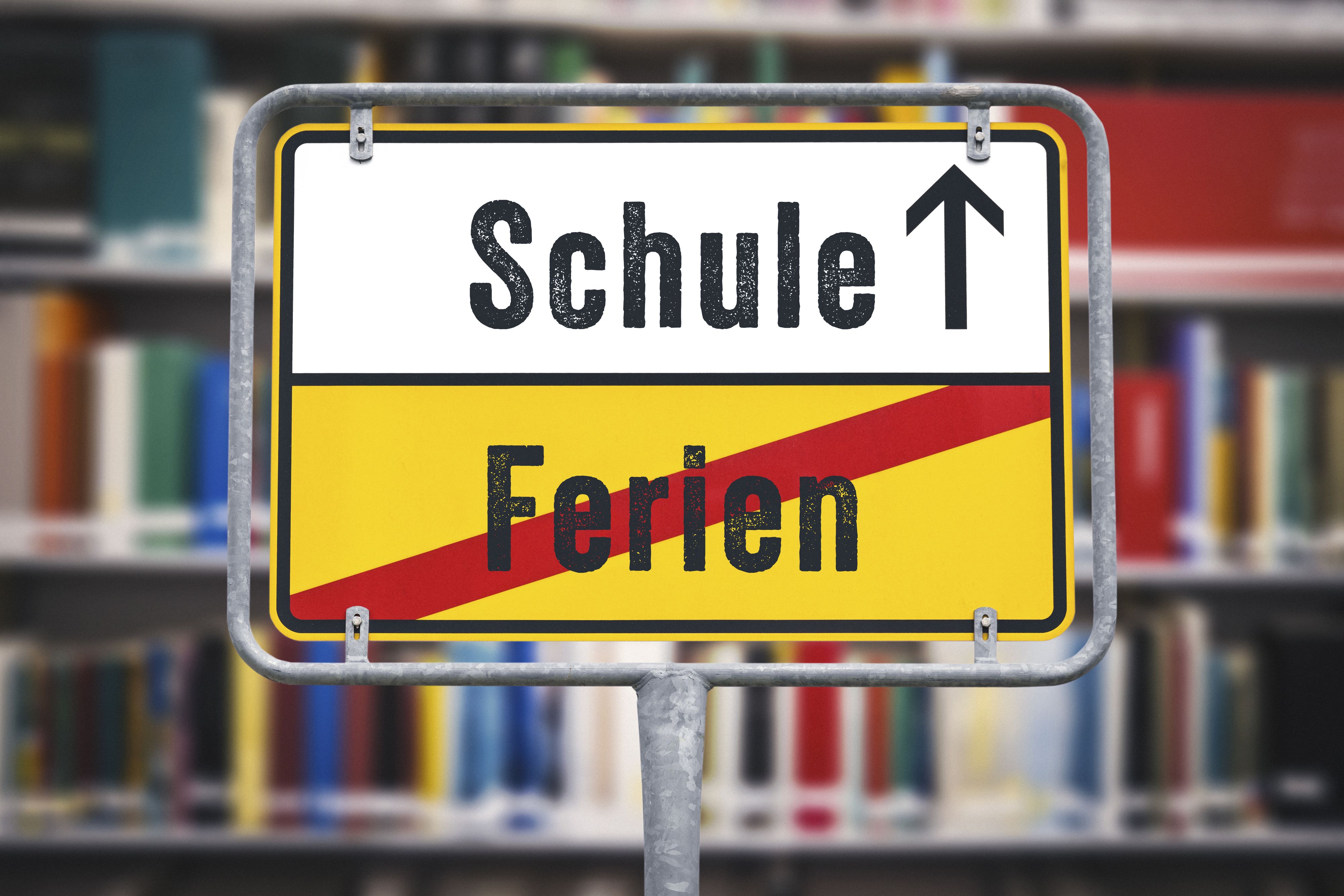 Während Schüler in ganz Österreich Ferien haben, müssen die Kinder in Lech und im Kleinwalsertal die Schulbank drücken.