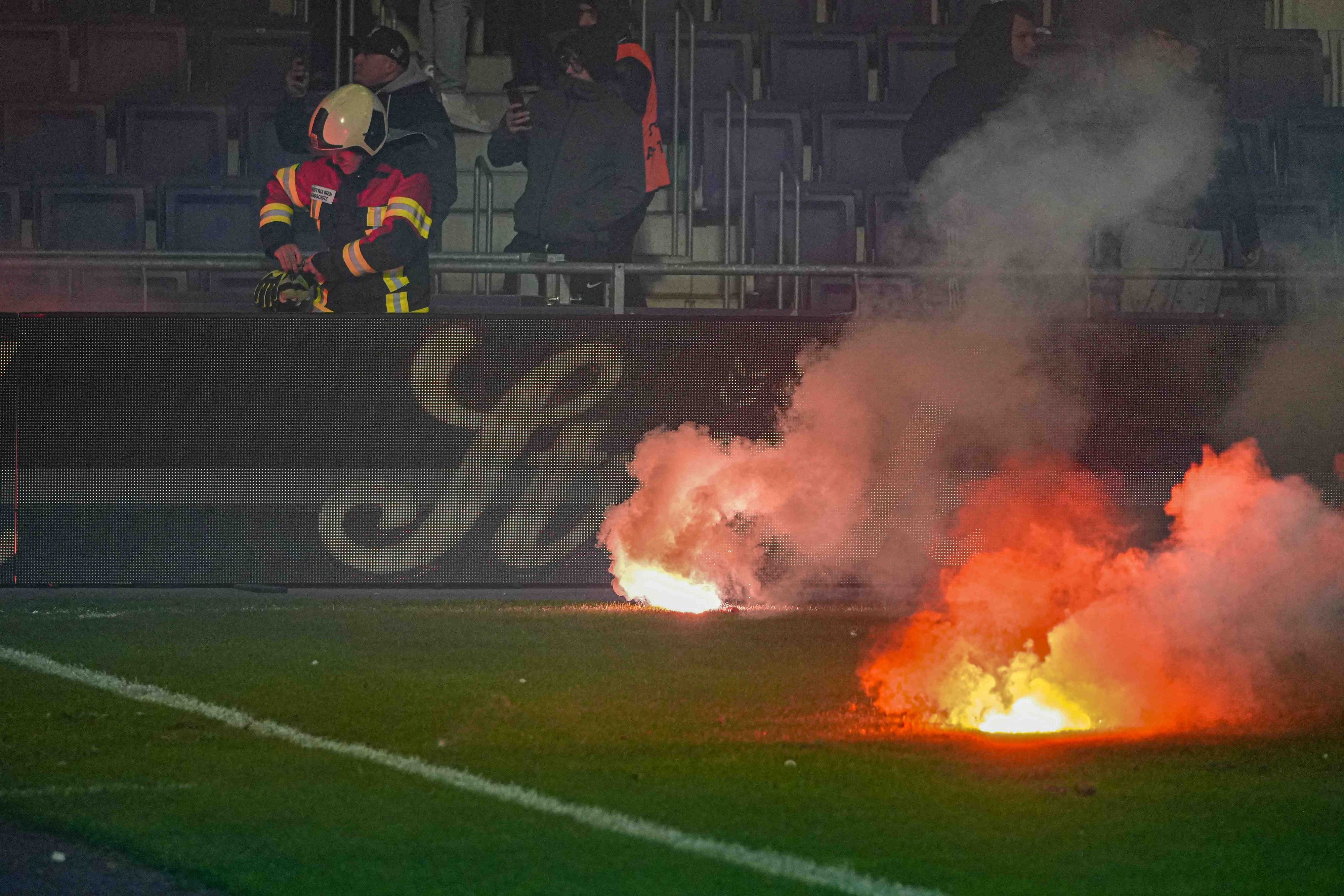 Die Wiener Polizei zieht nach den Ausschreitungen beim Wiener Derby Bilanz. 