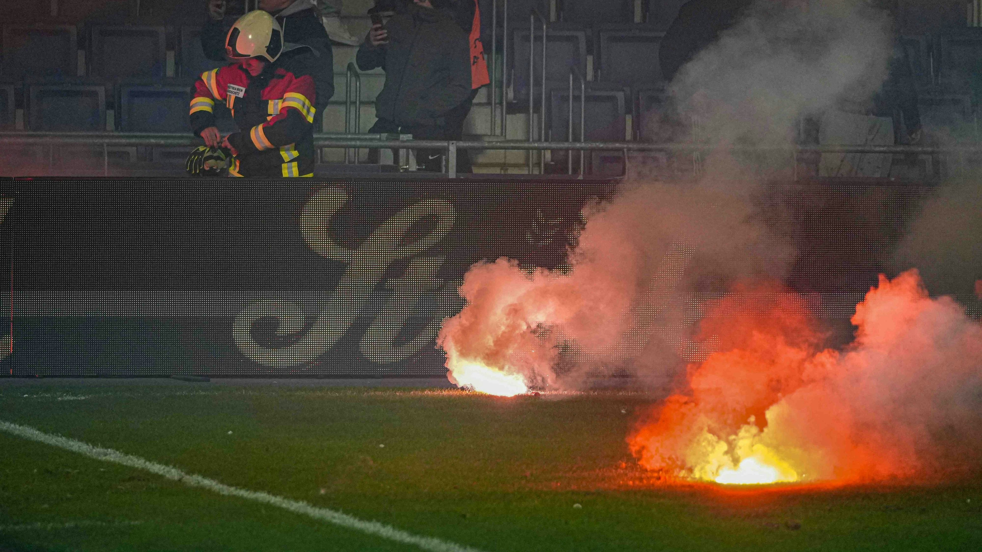 Die Wiener Polizei zieht nach den Ausschreitungen beim Wiener Derby Bilanz. 