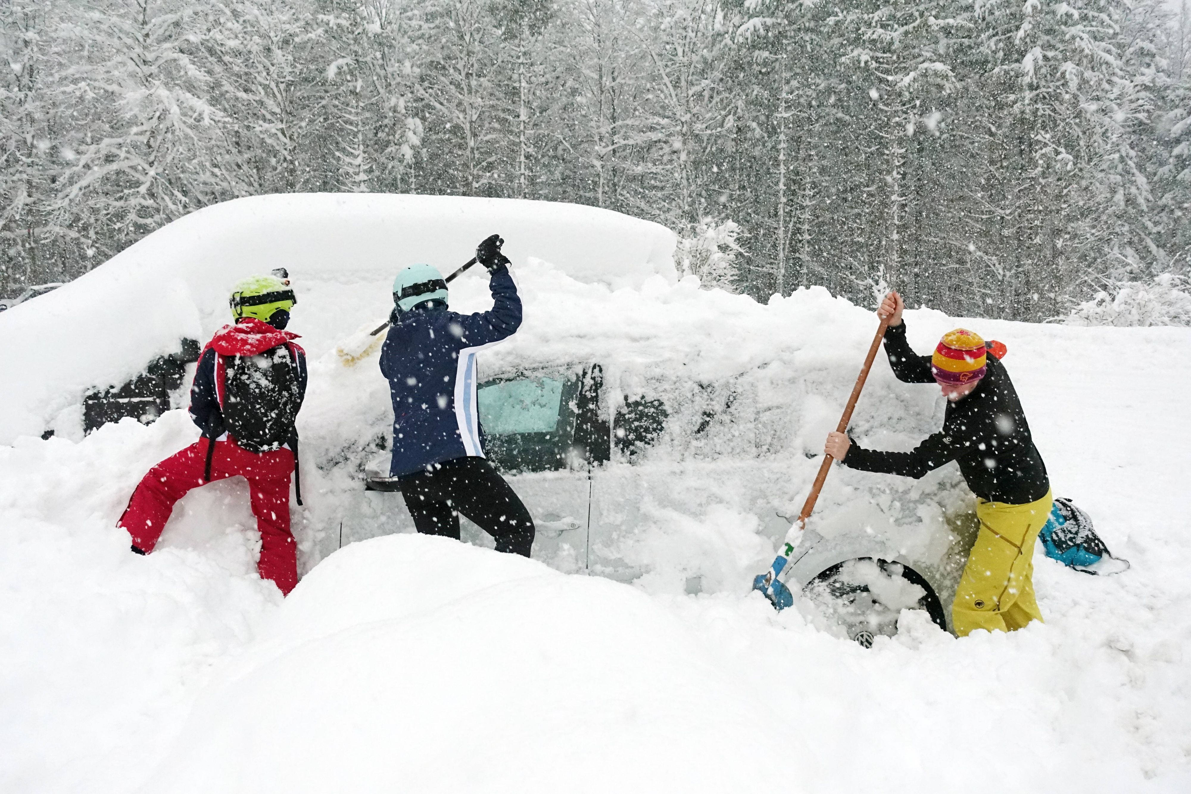 Heute.at - Massive Schnee-Walze rollt jetzt direkt über Österreich