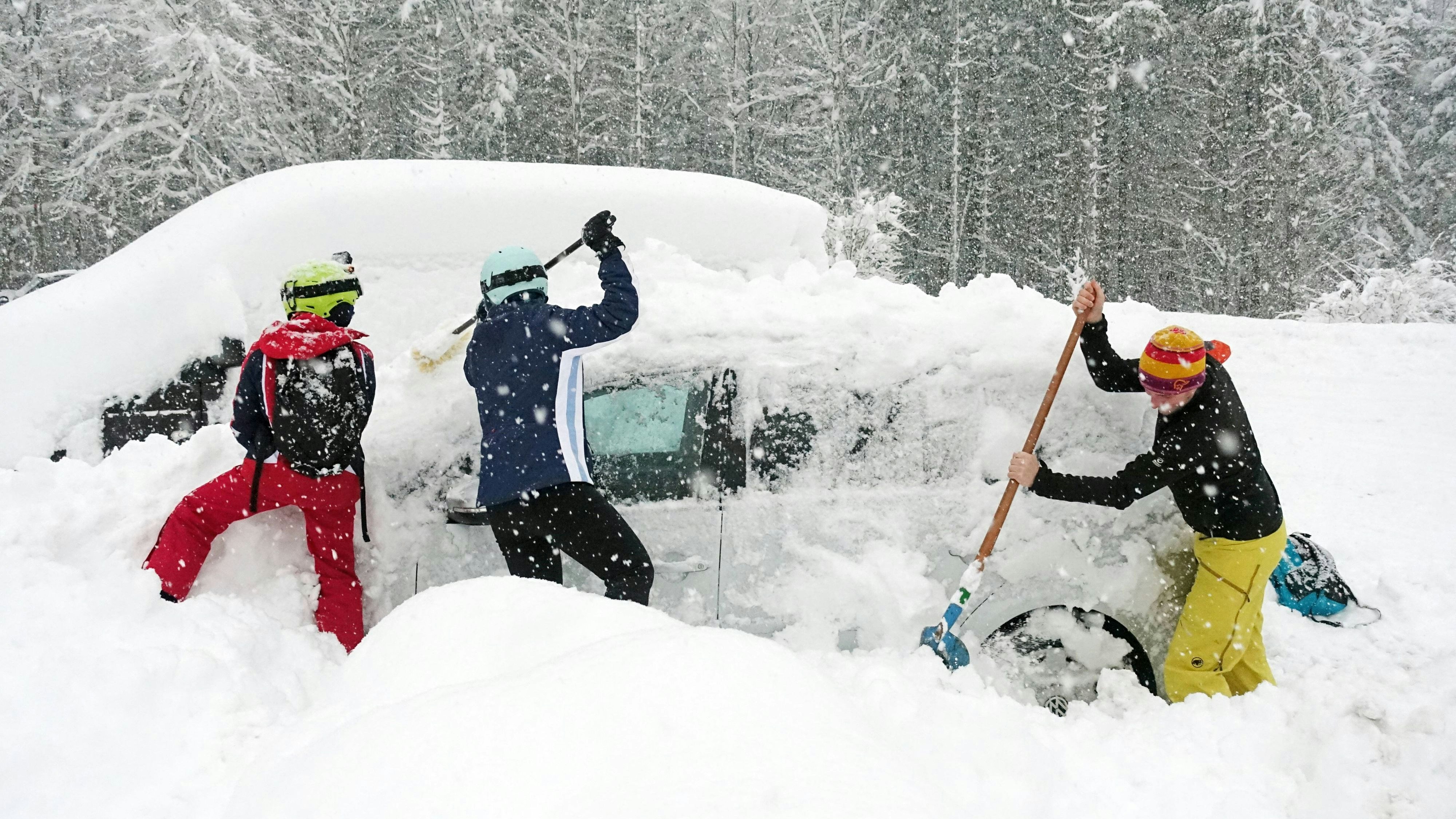 Heute.at - Massive Schnee-Walze rollt jetzt direkt über Österreich