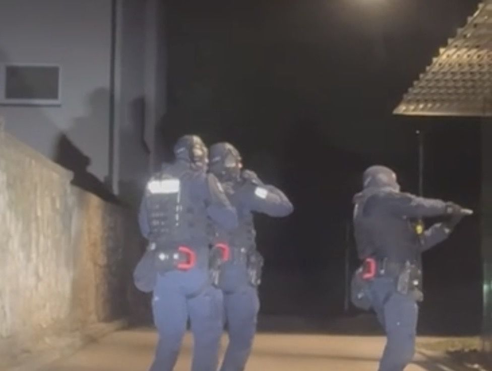 Vier Hausdurchsuchungen nach schwerer Nötigung