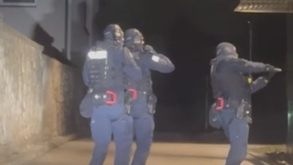 Heute.at - Suchtgift! Großer Polizei-Einsatz mit Razzia in NÖ