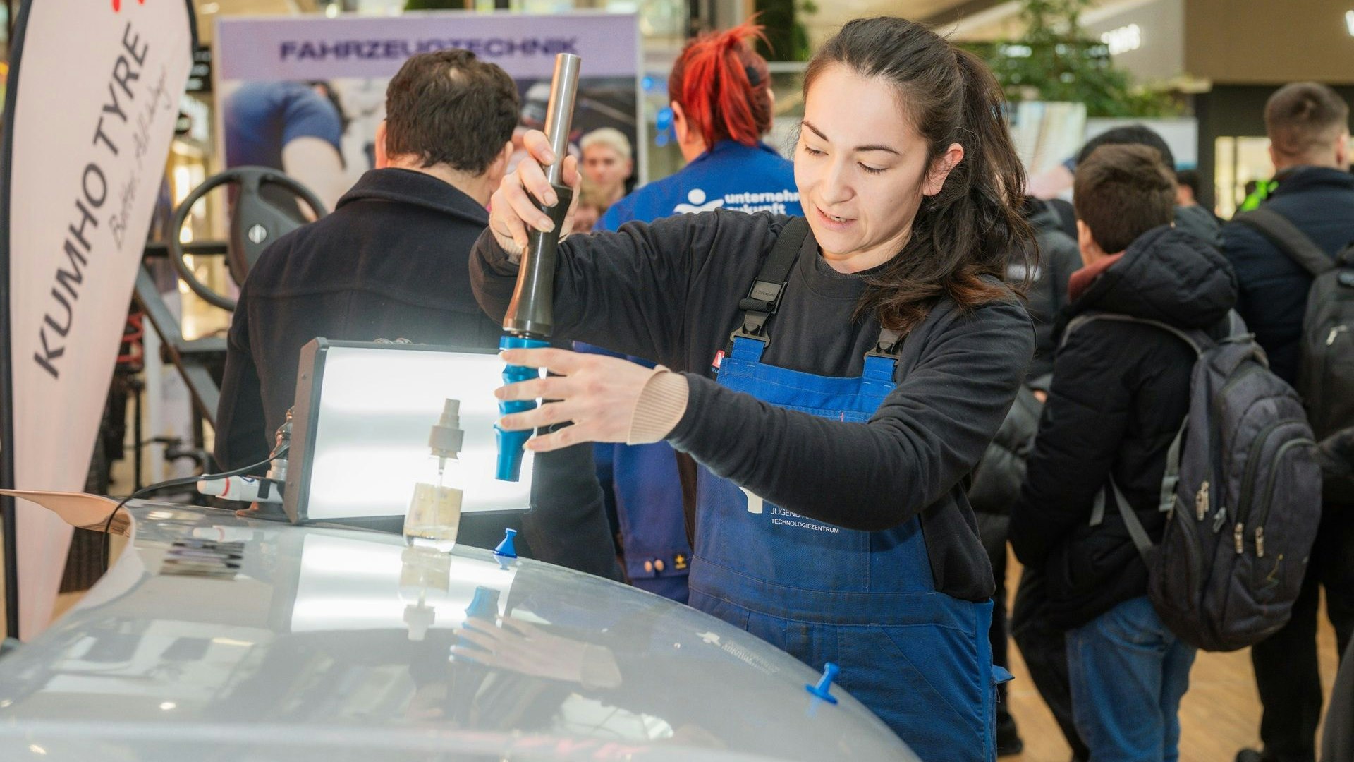 Heute.at - 1.200 Jugendliche entdecken Lehrberufe im Donau Zentrum