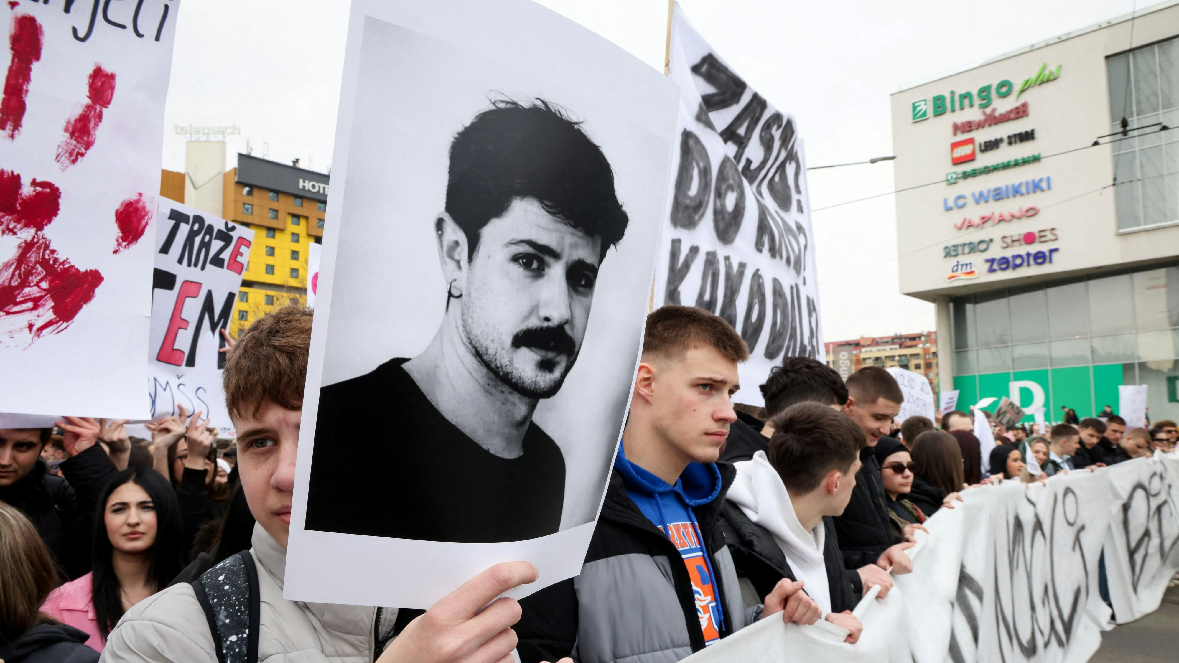 Heute.at - Proteste in Sarajevo nach tödlichem Straßenbahnunfall