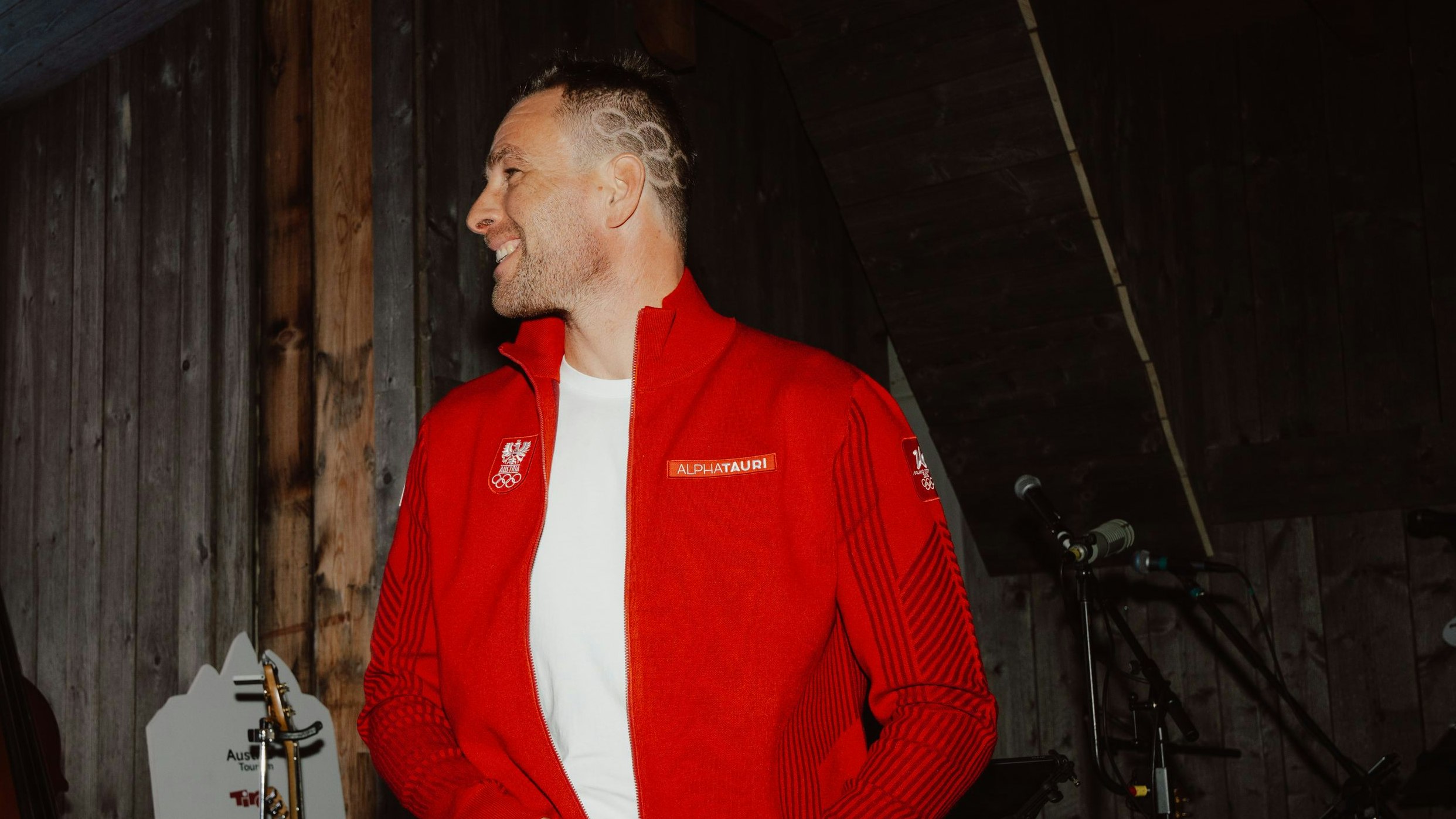 Die neue Fünf-Ringe-Frisur des dreifachen Olympioniken Benjamin Karl.