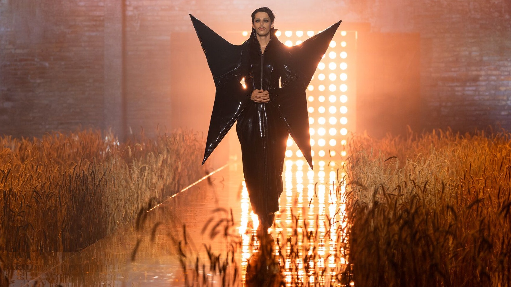 In der dritten Folge von "GNTM" müssen die Männer ihren ersten Walk absolvieren. Der Grazer Alexavius schlägt sich gut.