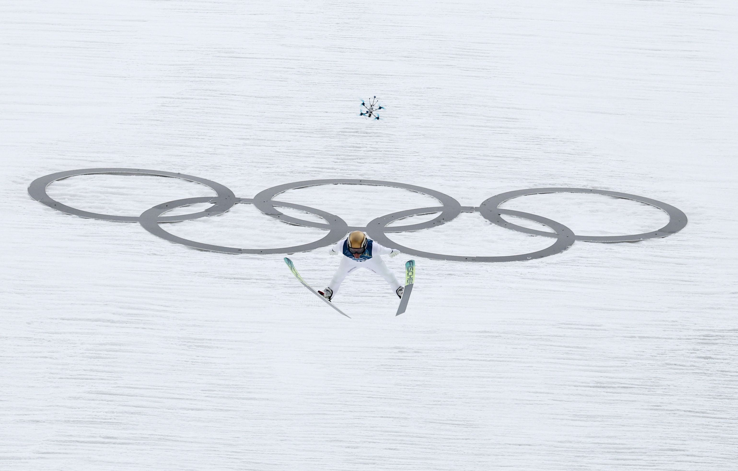 Johannes Lamparter fleigt 136 Meter weit.
