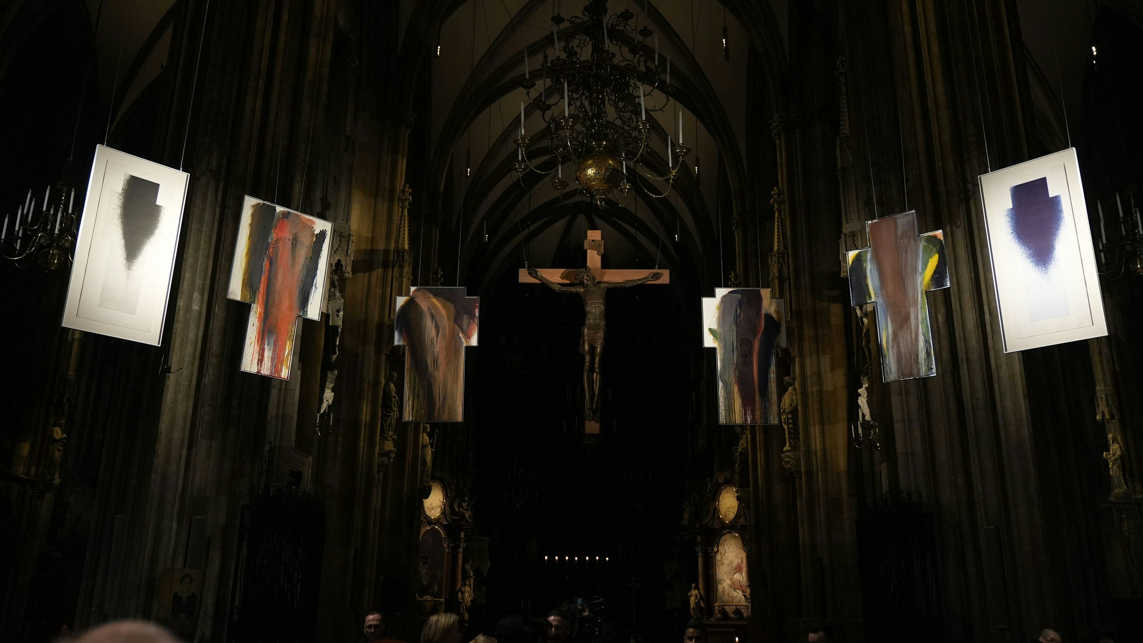 "Das Kreuz – Das Zeichen, das bleibt", Arnulf-Rainer-Ausstellung im Stephansdom