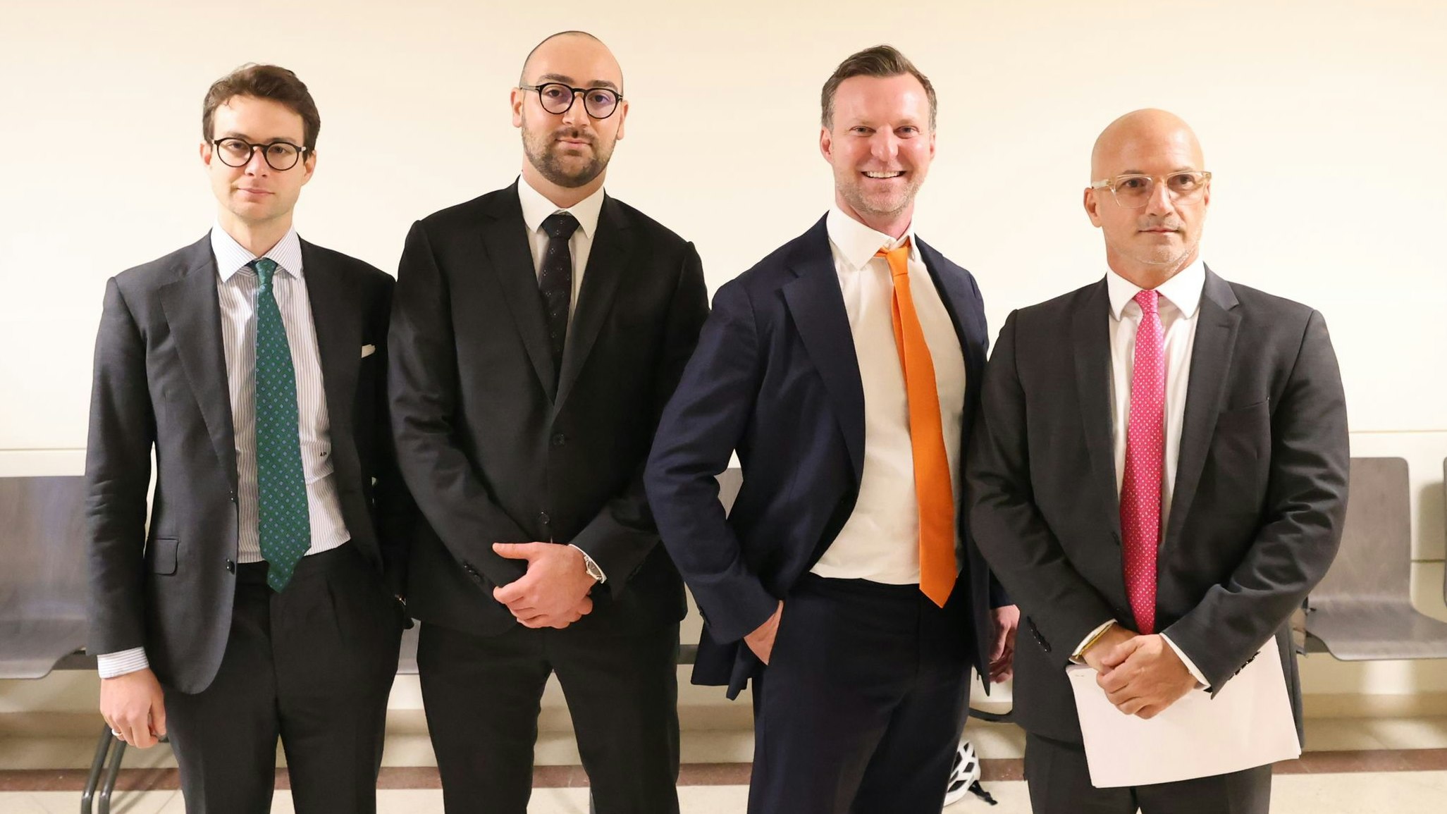 Top-Jurist Alexander Prenner, Verteidiger Michael Babic sowie die Star-Anwälte Philipp Wolm und Nik Rast (vlnr) verteten die "Schamanen" exzellent – sicherlich aber nicht gratis.