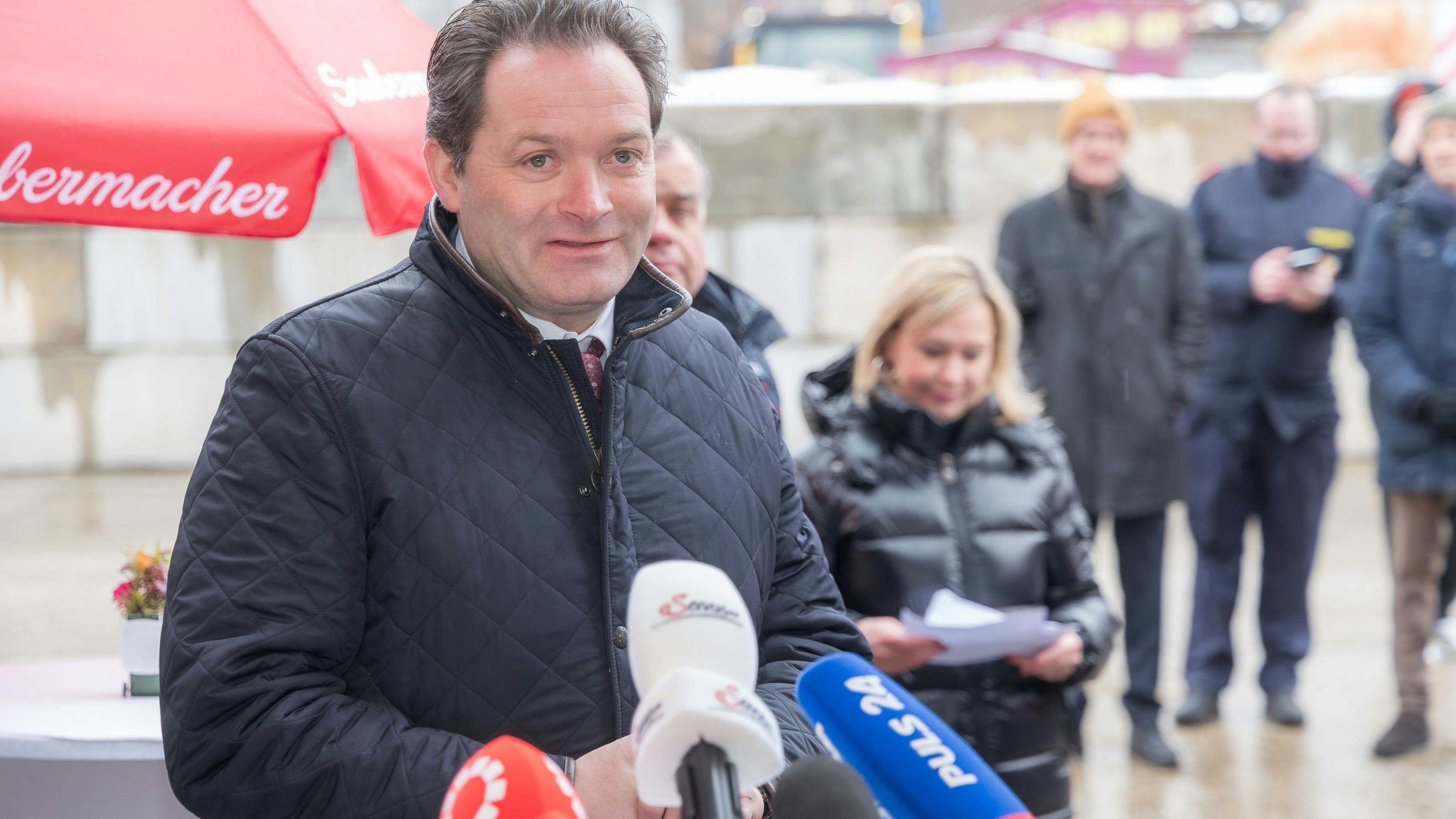 Umweltminister Norbert Totschnig betonte die Bedeutung der fachgerechten Entsorgung: Jede Bürgerin und jeder Bürger müsse dazu beitragen, das Risiko von Bränden zu minimieren.