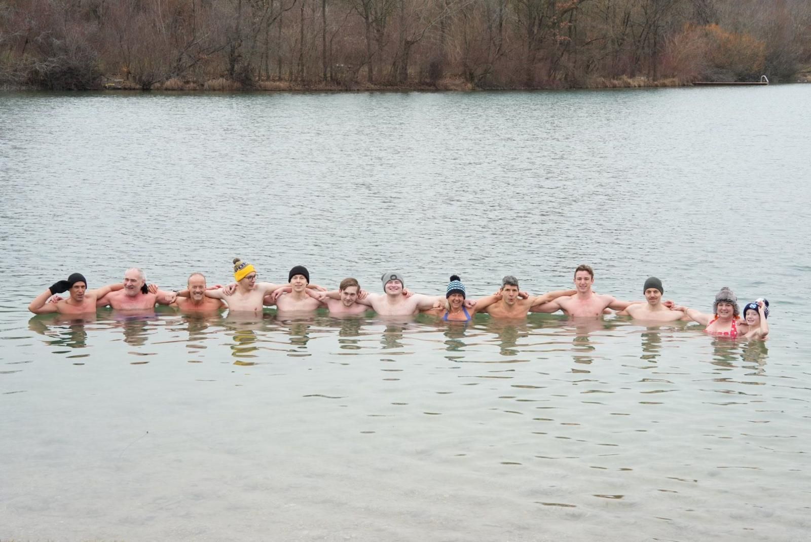 Die FPÖ Niederösterreich und die Freiheitliche Jugend Niederösterreich waren am 14. Februar am Ratzersdorfer See in St. Pölten eisbaden.