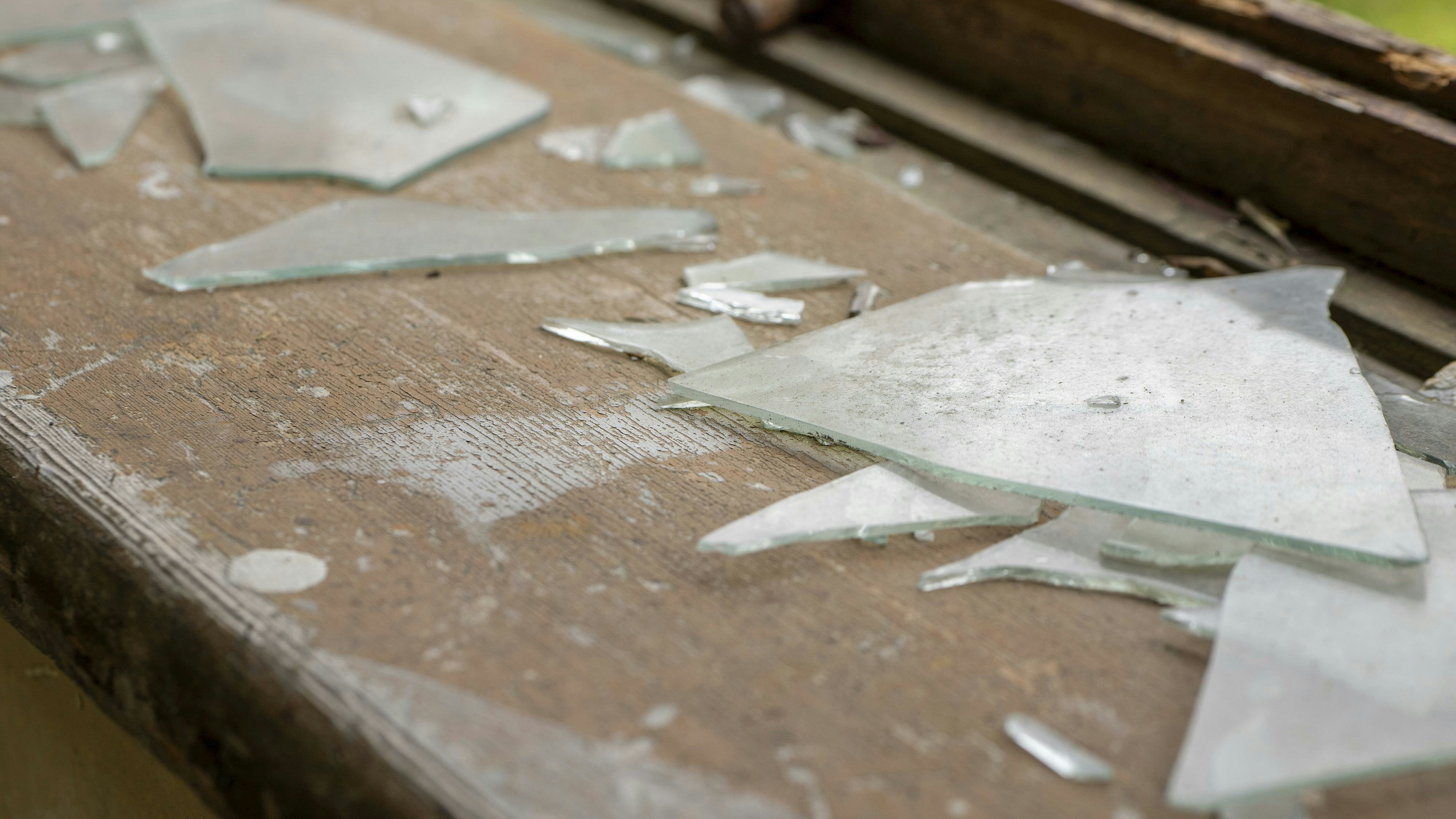 Glasscherben auf der Fensterbank...
