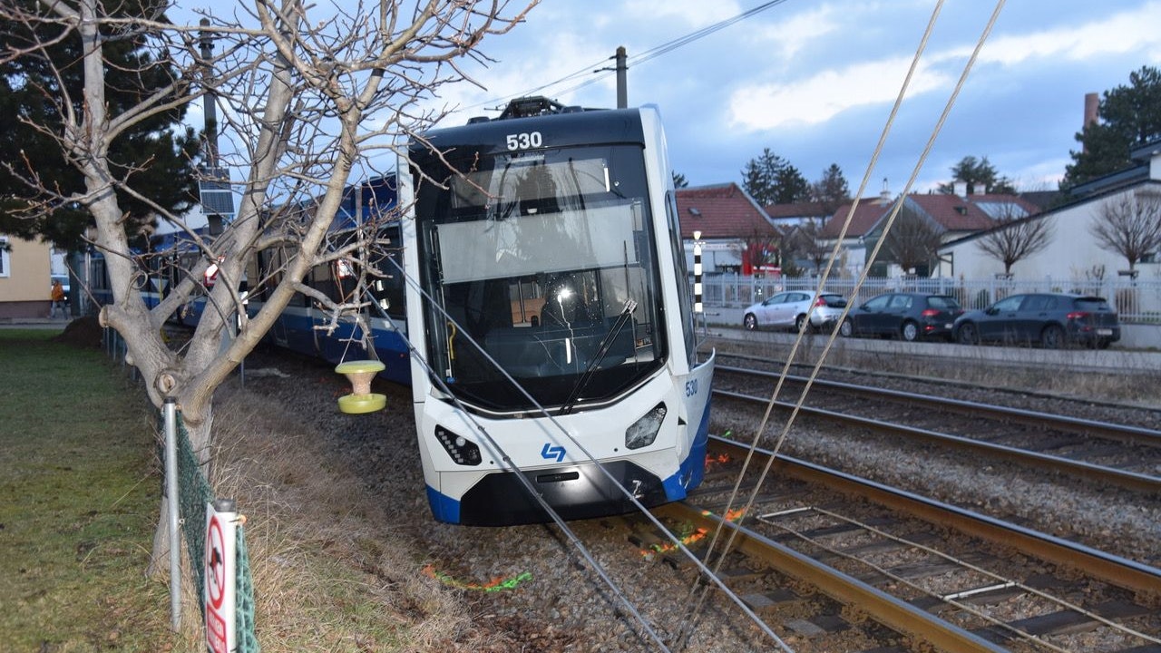Badner Bahn in Guntramsdorf entgleist