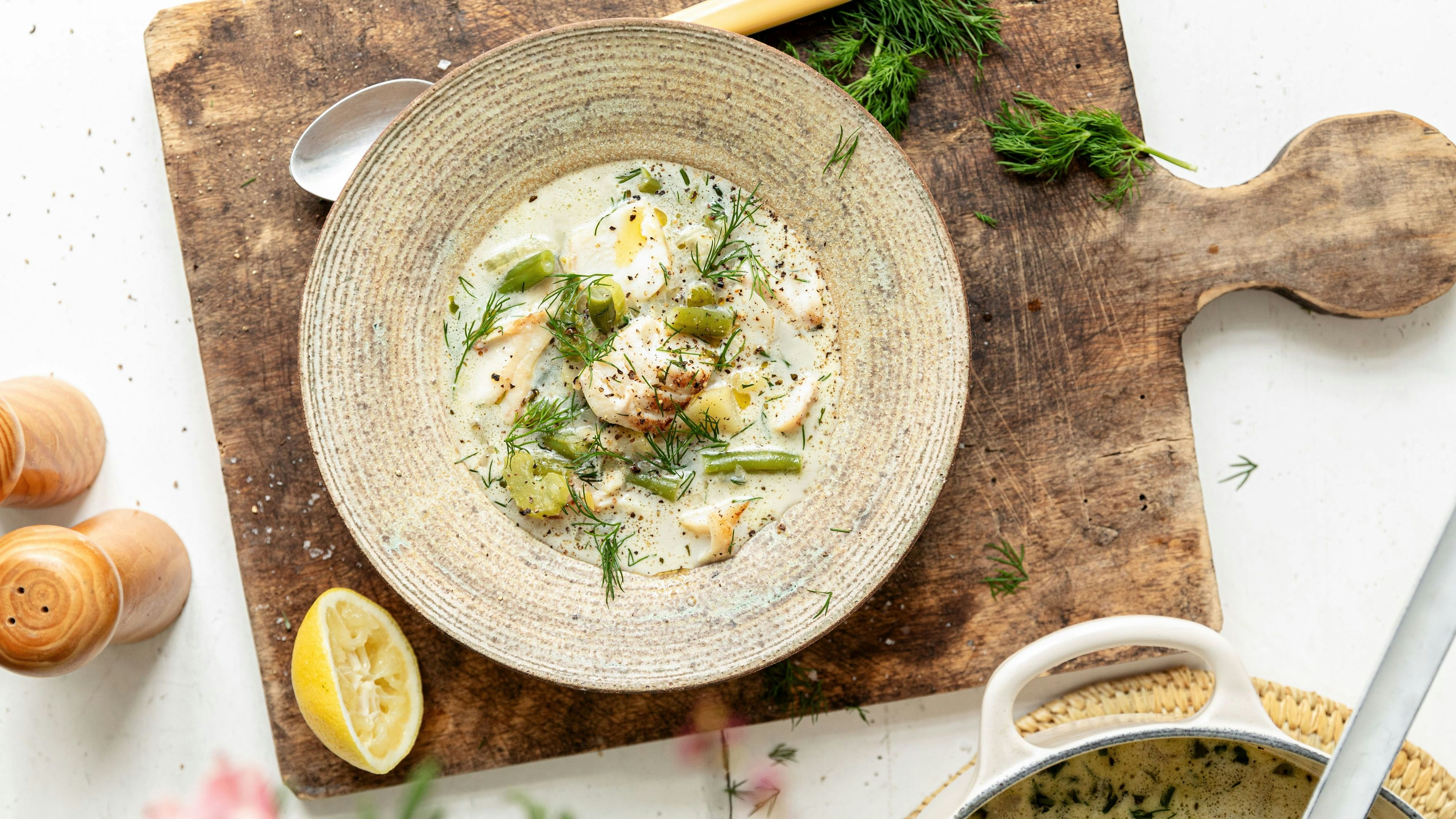 Fischgericht - Fischsuppe *** Die Nutzung des Bildes für redaktionelle Zwecke ist kostenlos. Weitergehende Nutzung bedarf der Zustimmung des Aussenders. ***