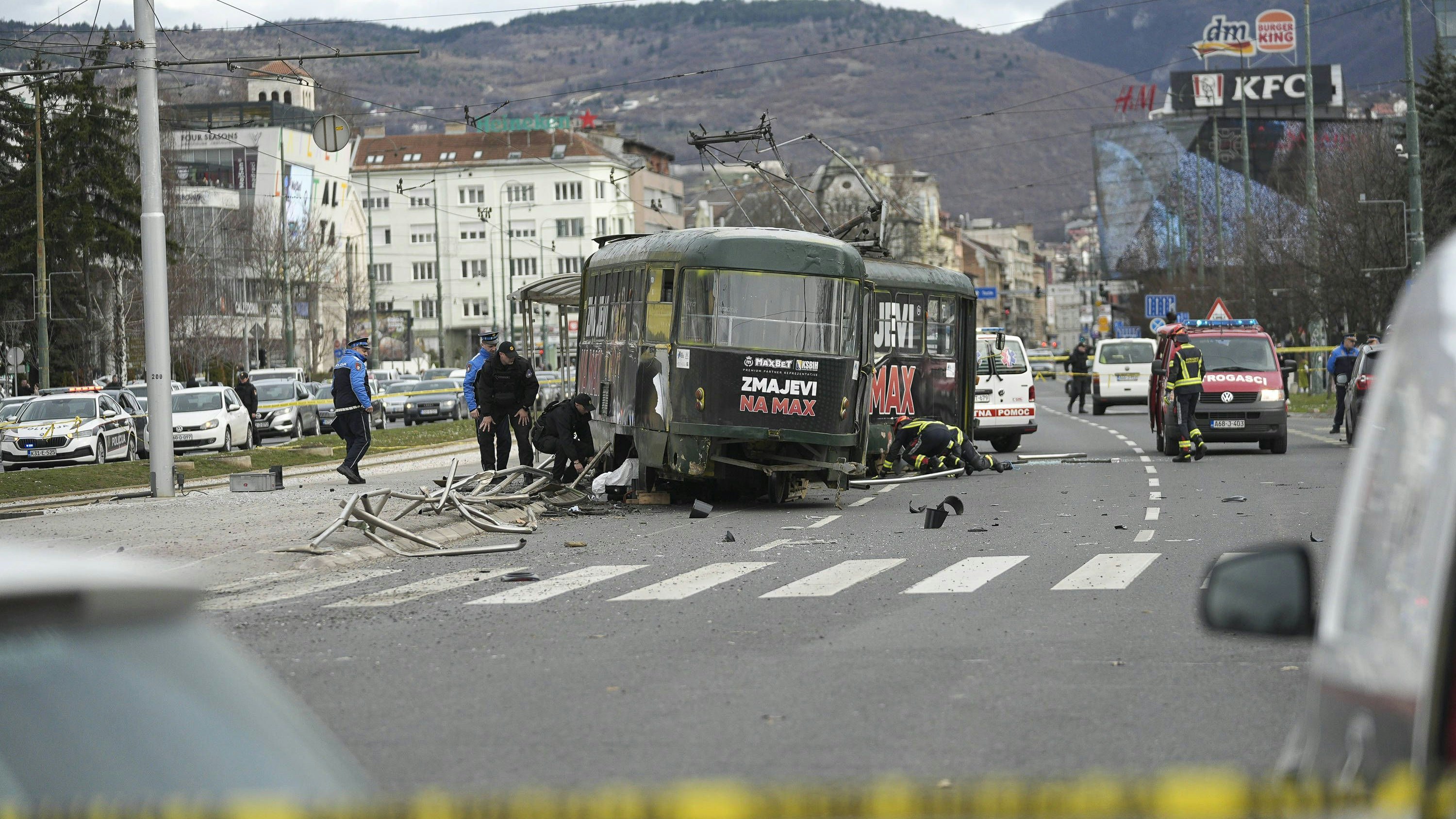 Die verunglückte Straßenbahn in Sarajevo am Donnerstag, den 12. Februar 2026